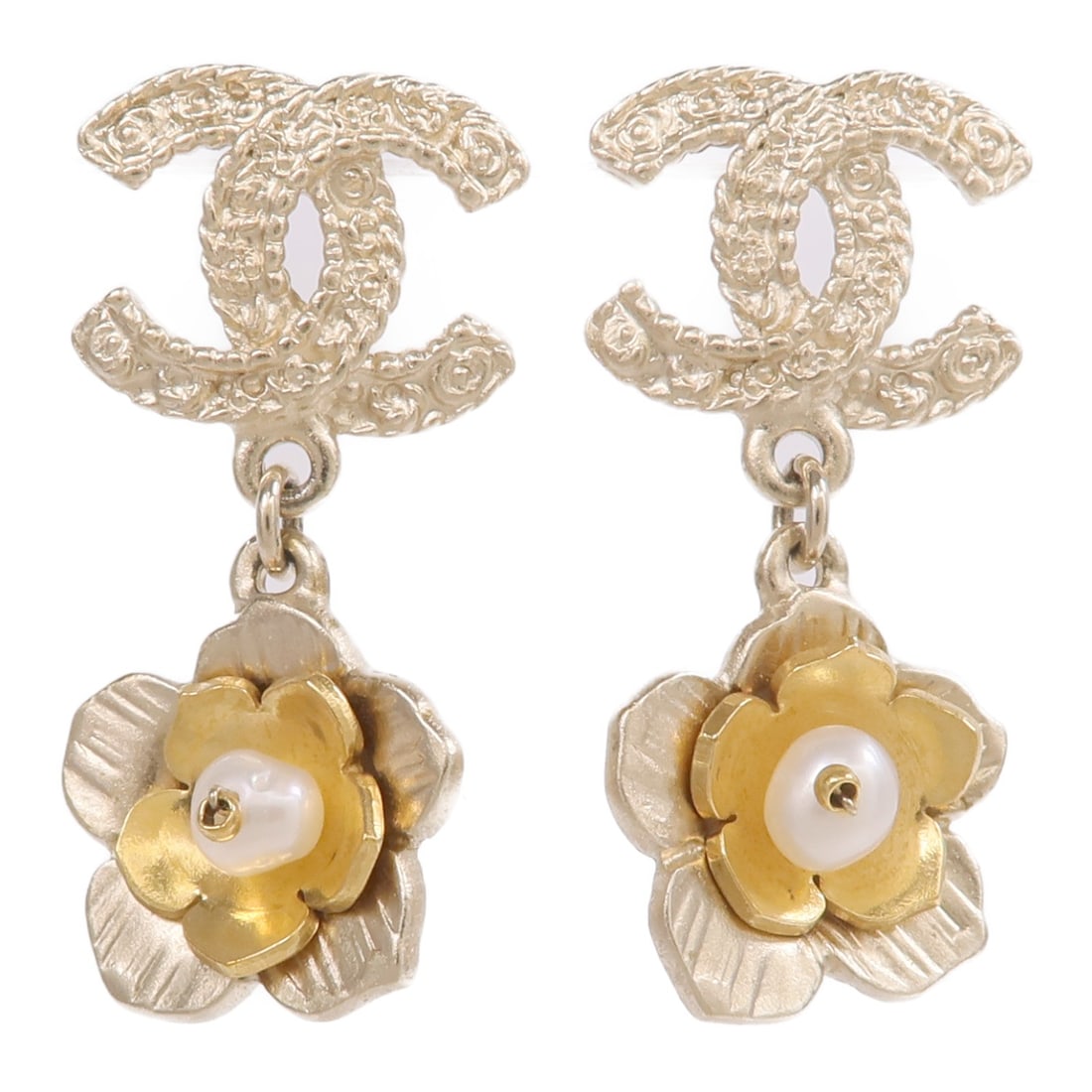 Pierced Earrings in Gold Tone Metal with Chanel CC Logo: Pierced Earrings in Gold Tone Metal with Chanel CC Logo These CHANEL pierced earrings feature the iconic CC design in a gold tone. Crafted from metal, they are made in France and do not include any st