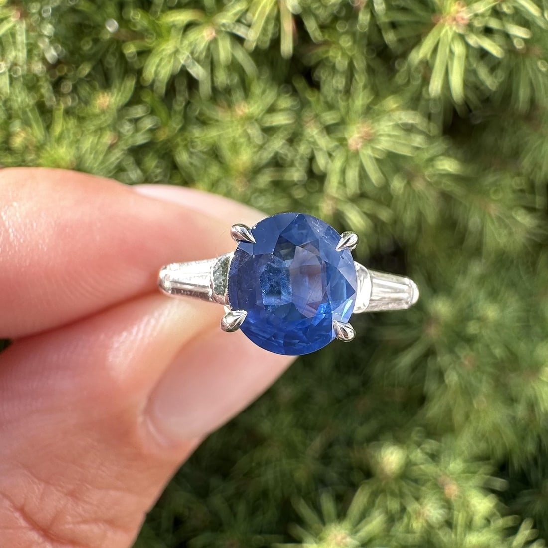 Vintage Platinum GIA Certified 2.21ctw Oval Sapphire Diamond Ring: Vintage Platinum GIA Certified 2.21ctw Oval Sapphire Diamond Ring This stunning vintage classic ring features a striking 2.01ct natural oval sapphire, prong set to showcase its beautiful blue hue. Fla