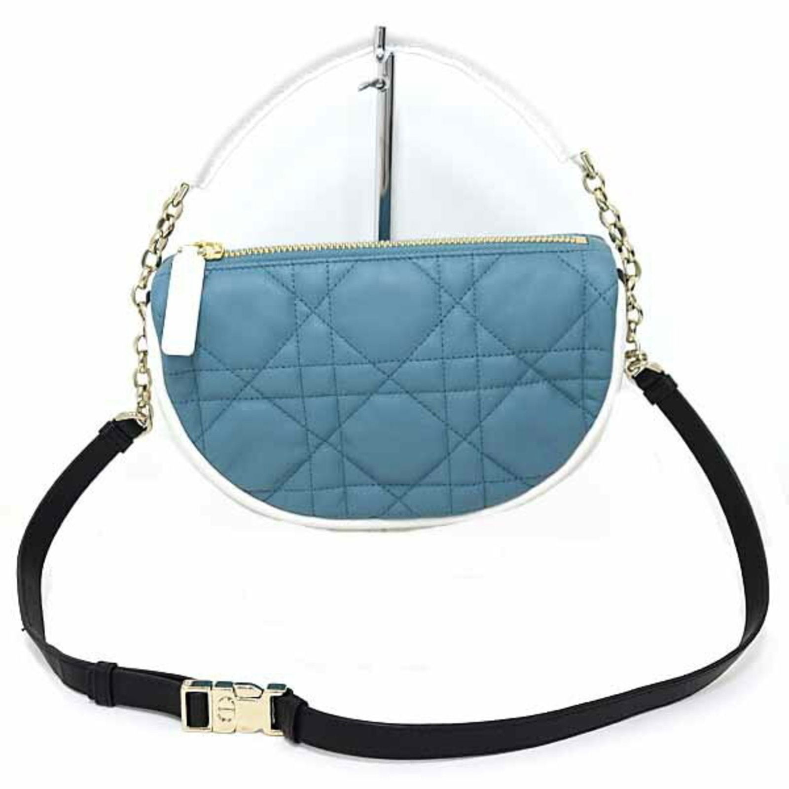 Blue Leather Clutch for Women by Dior Made in Italy: Blue Leather Clutch for Women by Dior Made in Italy This Dior blue leather handbag is designed for women and crafted in Italy. It features a structured silhouette with dimensions of 22.5 cm in width,