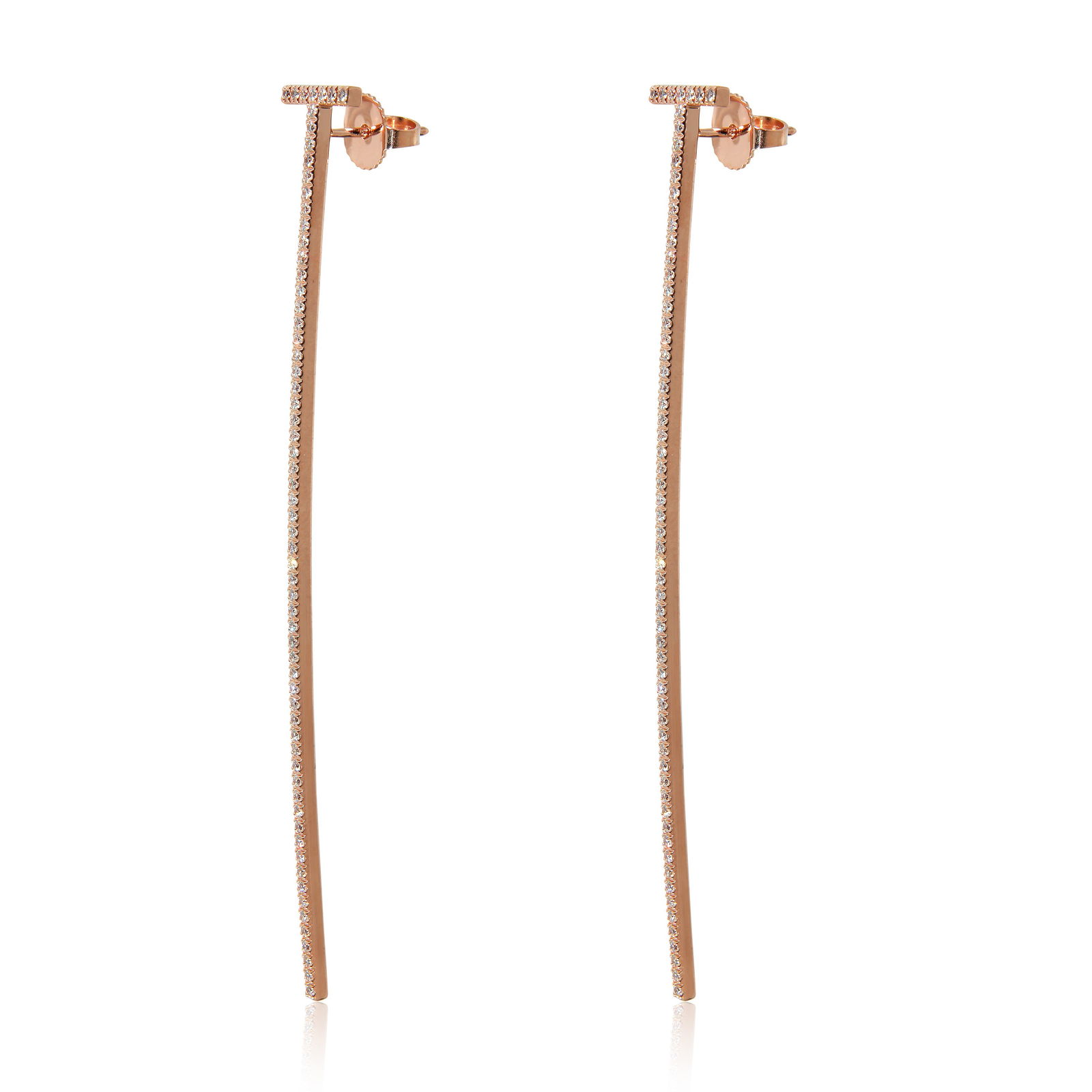 Rose Gold Tiffany T Bracelet by Tiffany & Co 7 cm: Rose Gold Tiffany T Bracelet by Tiffany & Co 7 cm This Tiffany & Co. Tiffany T bracelet is crafted from rose gold and features a sleek gold finish. Designed for women, it measures 7 cm in length and w