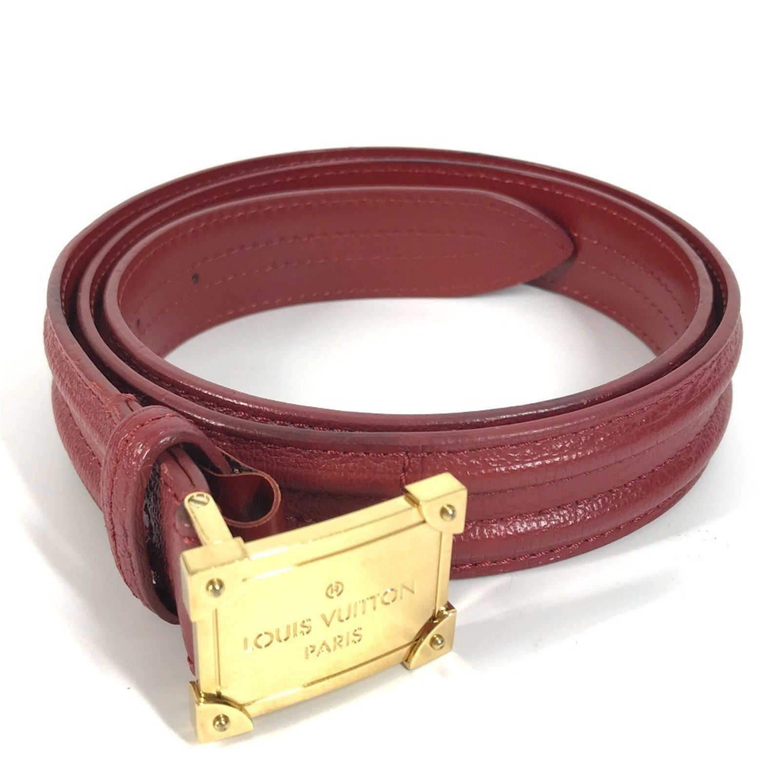 Red Leather Belt by Louis Vuitton 3cm France: Red Leather Belt by Louis Vuitton 3cm France This Louis Vuitton leather strap in red is designed for unisex use. Crafted in France, it measures 3 cm (1.18 inches) in width. The strap, buckle, and loop