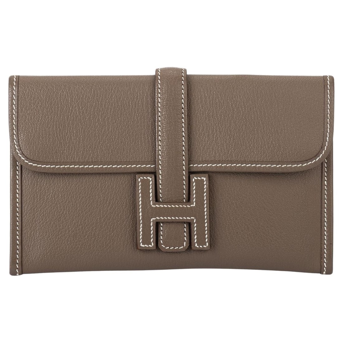 Hermes Small Jige Bag Etoupe Goat Skin with Dust Cover 2006: Hermes Small Jige Bag Etoupe Goat Skin with Dust Cover 2006 This exquisite Hermes Small Jige Bag is crafted from luxurious etoupe goat skin, showcasing meticulous contrast stitching that adds a touch