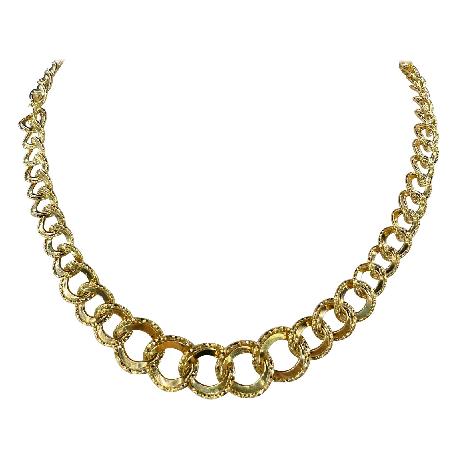 Harbor Diamonds 14K Yellow Gold Graduated Hammered Link Necklace 20 in 13.6 g 1980s: Harbor Diamonds 14K Yellow Gold Graduated Hammered Link Necklace 20 in 13.6 g 1980s This stunning 14 Karat Yellow Gold Graduated Hammered & Polished Link Necklace is a perfect blend of elegance and mo