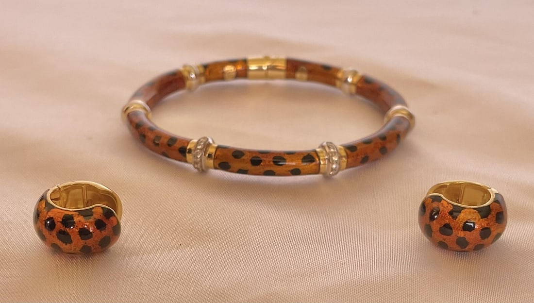 SOHO 18K Yellow Gold Enamel Bracelet and Earrings Set with Diamonds: SOHO 18K Yellow Gold Enamel Bracelet and Earrings Set with Diamonds This exquisite Italian jewelry set features a stunning wrap bracelet and matching earrings, crafted from 18K yellow and white gold w