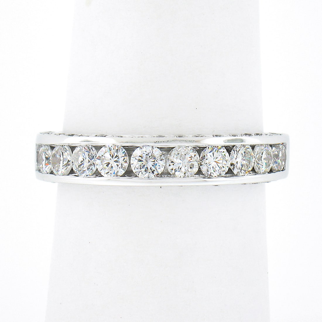 14k White Gold 1.15ct Round Diamond Stackable Wedding Band Ring: 14k White Gold 1.15ct Round Diamond Stackable Wedding Band Ring This exquisite stackable wedding band ring is crafted from solid 14k white gold and features a total carat weight of 1.15 ct. The ring s