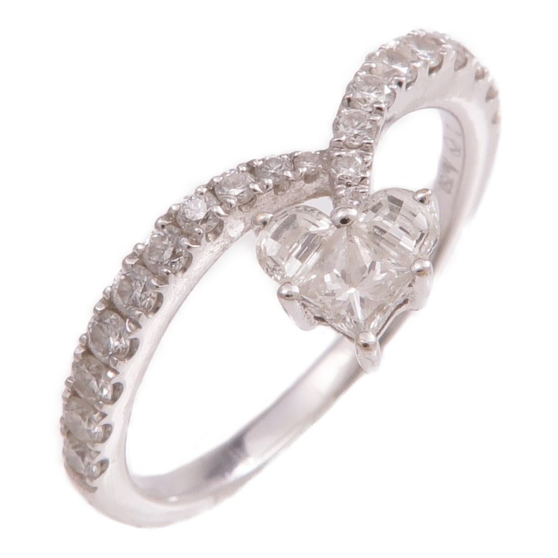 Diamond Ring in 18K White Gold Size US 4.25: Diamond Ring in 18K White Gold Size US 4.25 This elegant ring is crafted from 18K white gold and features a sparkling diamond as the main stone. Designed in a classic style, it comes in a US size 4.25
