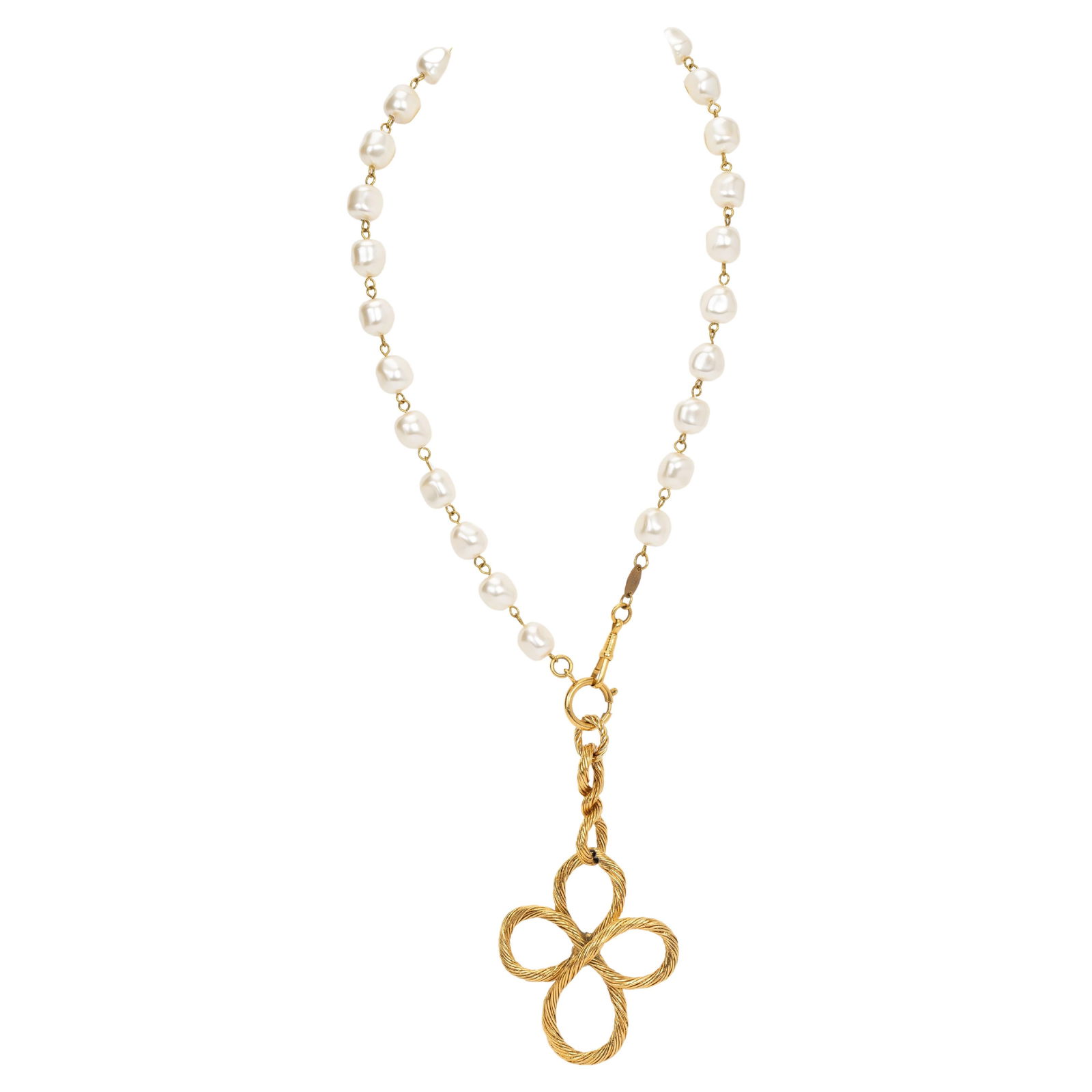Chanel 1982 Gold Flower Pendant Pearl Necklace with Box: Chanel 1982 Gold Flower Pendant Pearl Necklace with Box This exquisite Chanel Flower Pendant Pearl Necklace features a stunning gold-plated metal design complemented by a delicate pearl chain. The nec