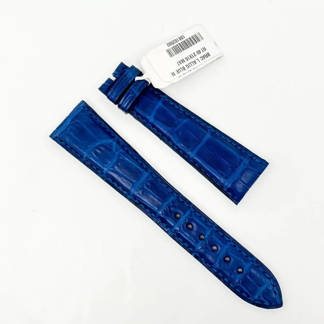 Bvlgari Blue Leather Two-Piece Strap 16mm for Luxury Watches: Bvlgari Blue Leather Two-Piece Strap 16mm for Luxury Watches Enhance your luxury timepiece with this exquisite Bvlgari wristwatch band. Crafted from high-quality blue leather, this two-piece strap fea