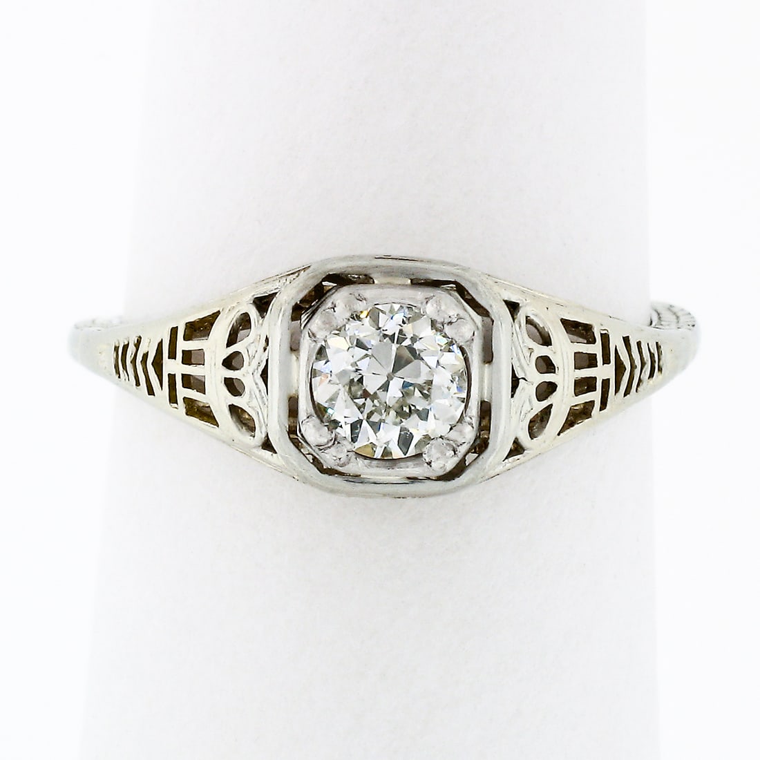 Art Deco 18k White Gold 0.45ct Diamond Filigree Solitaire Ring: Art Deco 18k White Gold 0.45ct Diamond Filigree Solitaire Ring This exquisite Antique Art Deco ring showcases a stunning 0.45ct old European cut diamond set in solid 18k white gold. The diamond, with