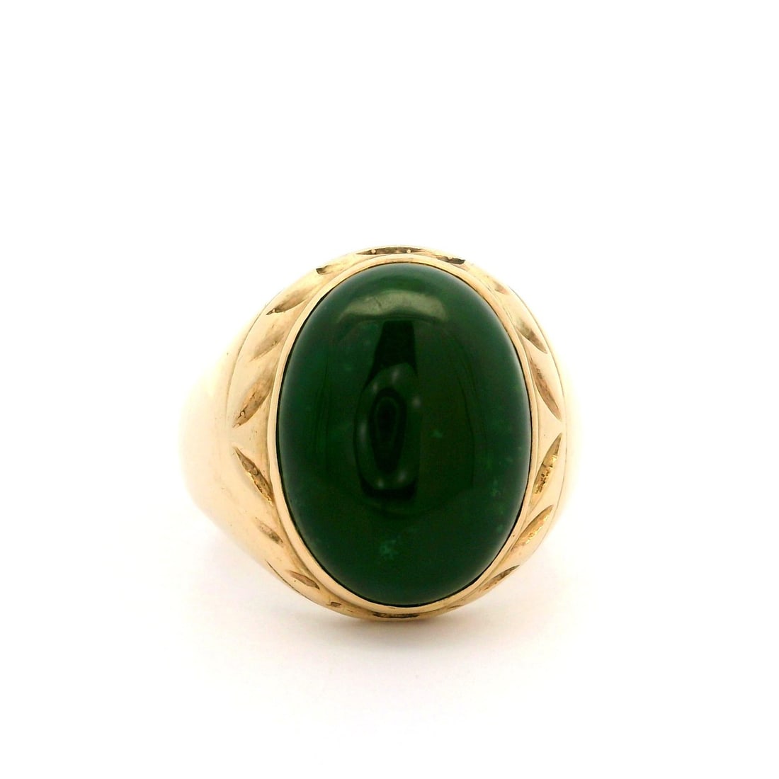 Vintage 10k Yellow Gold Bezel Solitaire Ring with Dark Jade Cabochon: Vintage 10k Yellow Gold Bezel Solitaire Ring with Dark Jade Cabochon Discover this exquisite Vintage Unisex Ring crafted from solid 10k Yellow Gold, featuring a stunning dark cabochon jade stone. The