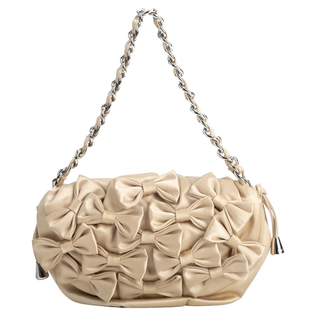 Dolce & Gabbana Cream Silk Bow Bag with Shoulder Chain: Dolce & Gabbana Cream Silk Bow Bag with Shoulder Chain Elevate your evening attire with this exquisite Dolce & Gabbana Bow Bag in a sophisticated cream white silk. This designer piece features charmin