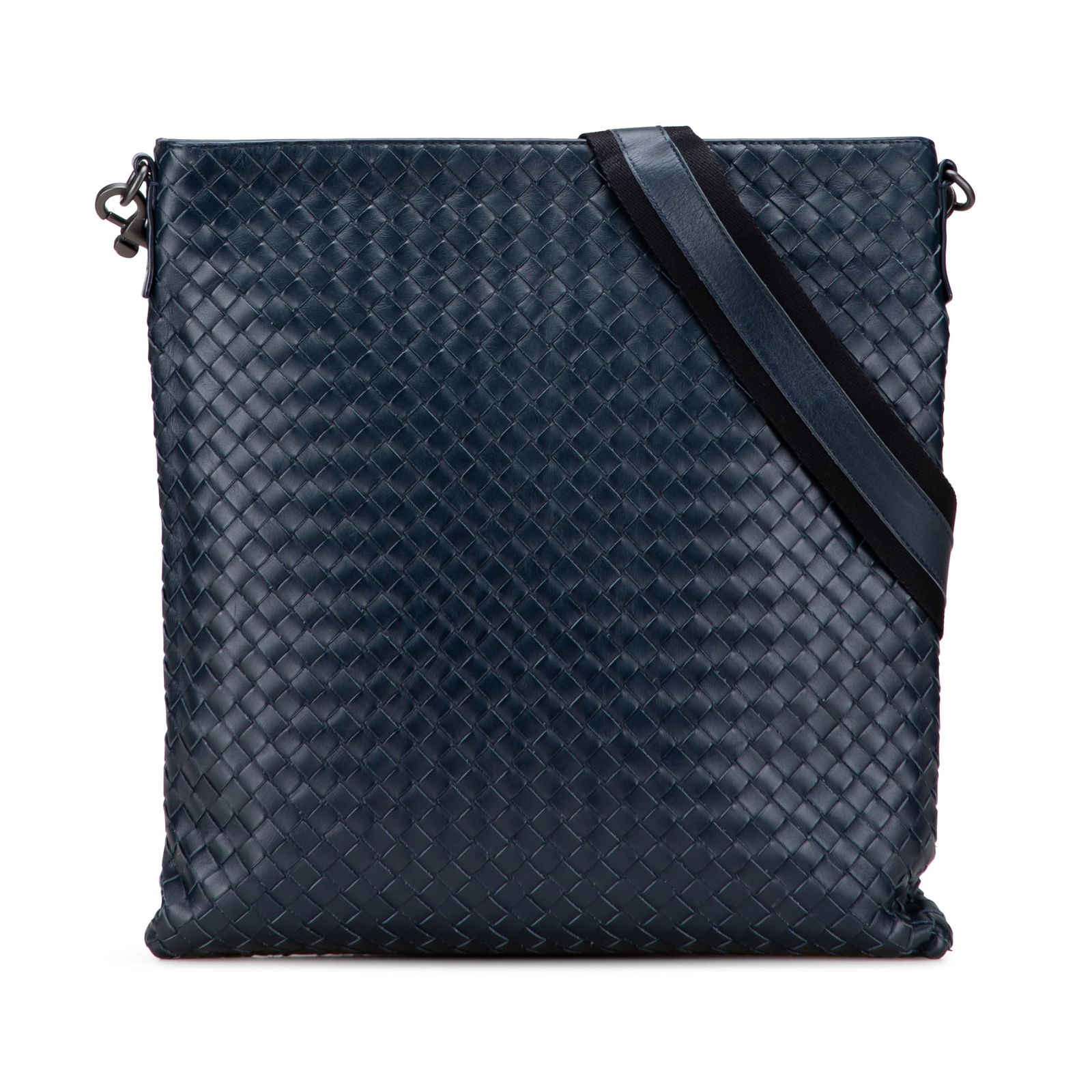 Bottega Veneta Blue Nappa Intrecciato VN Crossbody Bag: Bottega Veneta Blue Nappa Intrecciato VN Crossbody Bag Discover the elegance of the Bottega Veneta Nappa Intrecciato VN Crossbody bag. This exquisite accessory is crafted from woven nappa leather in a