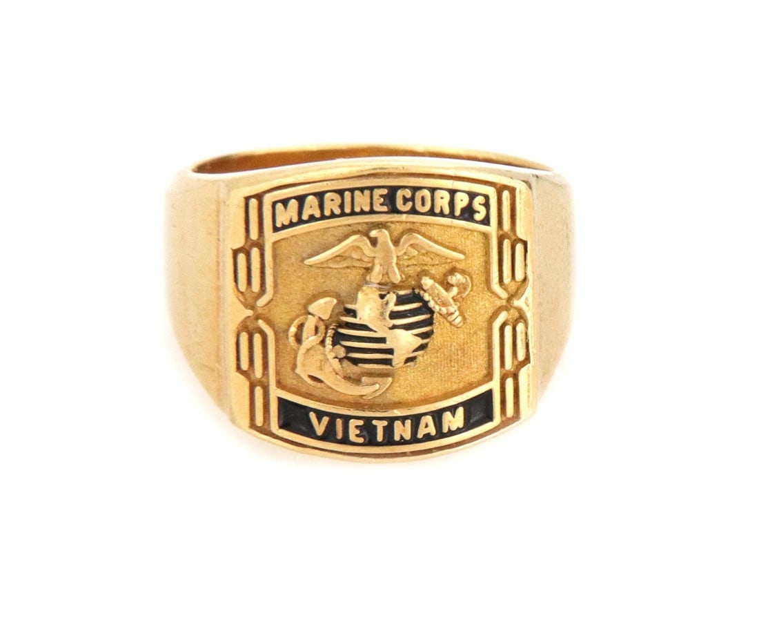 18k Yellow Gold Vietnam Marine Corps Eagle Anchor Ring Size 5: 18k Yellow Gold Vietnam Marine Corps Eagle Anchor Ring Size 5 This vintage Marine Corps Vietnam ring is crafted from 18k yellow gold, featuring a raised carved eagle above a nautical anchor design set