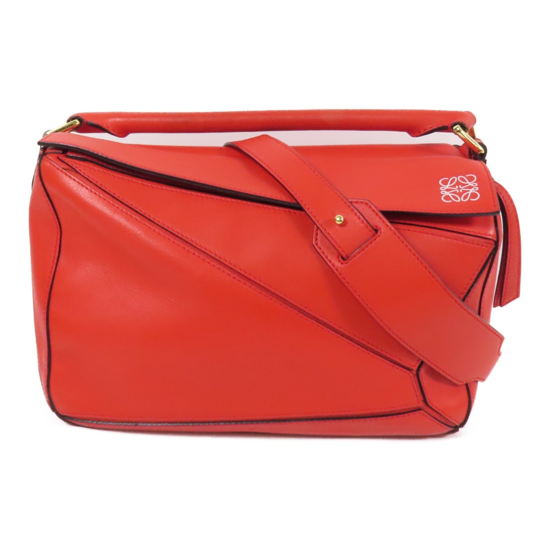 LOEWE Puzzle Medium 2way Shoulder Bag Red Calfskin Leather: LOEWE Puzzle Medium 2way Shoulder Bag Red Calfskin Leather This LOEWE Puzzle Medium 2way Shoulder Bag is crafted from luxurious calfskin leather in a striking red hue. Designed for versatility, it can
