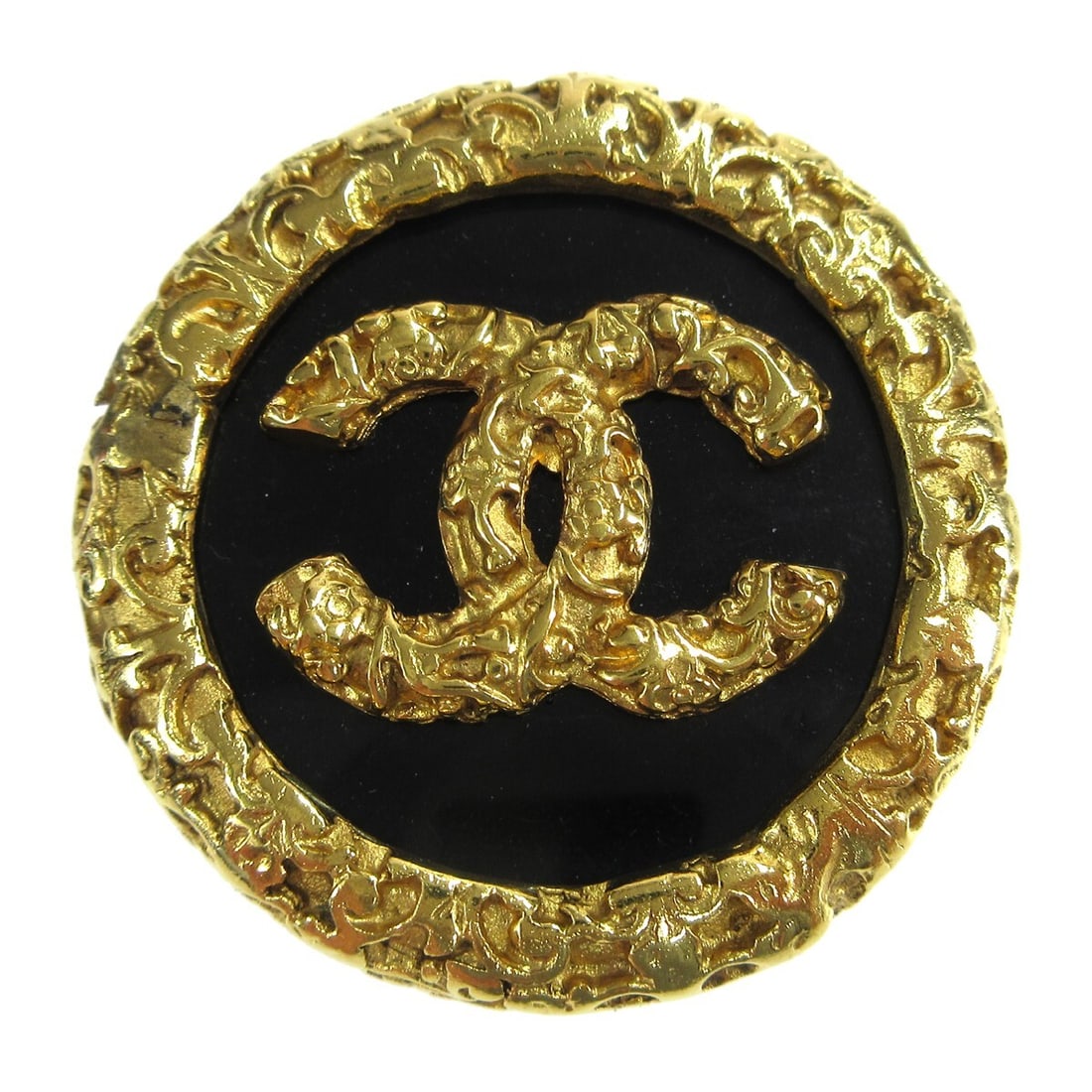 Chanel 93A Gold Plated Medallion Brooch Pin: Chanel 93A Gold Plated Medallion Brooch Pin This stunning Chanel Medallion Brooch Pin features a classic round shape and is beautifully gold-plated, showcasing the luxury and elegance characteristic o