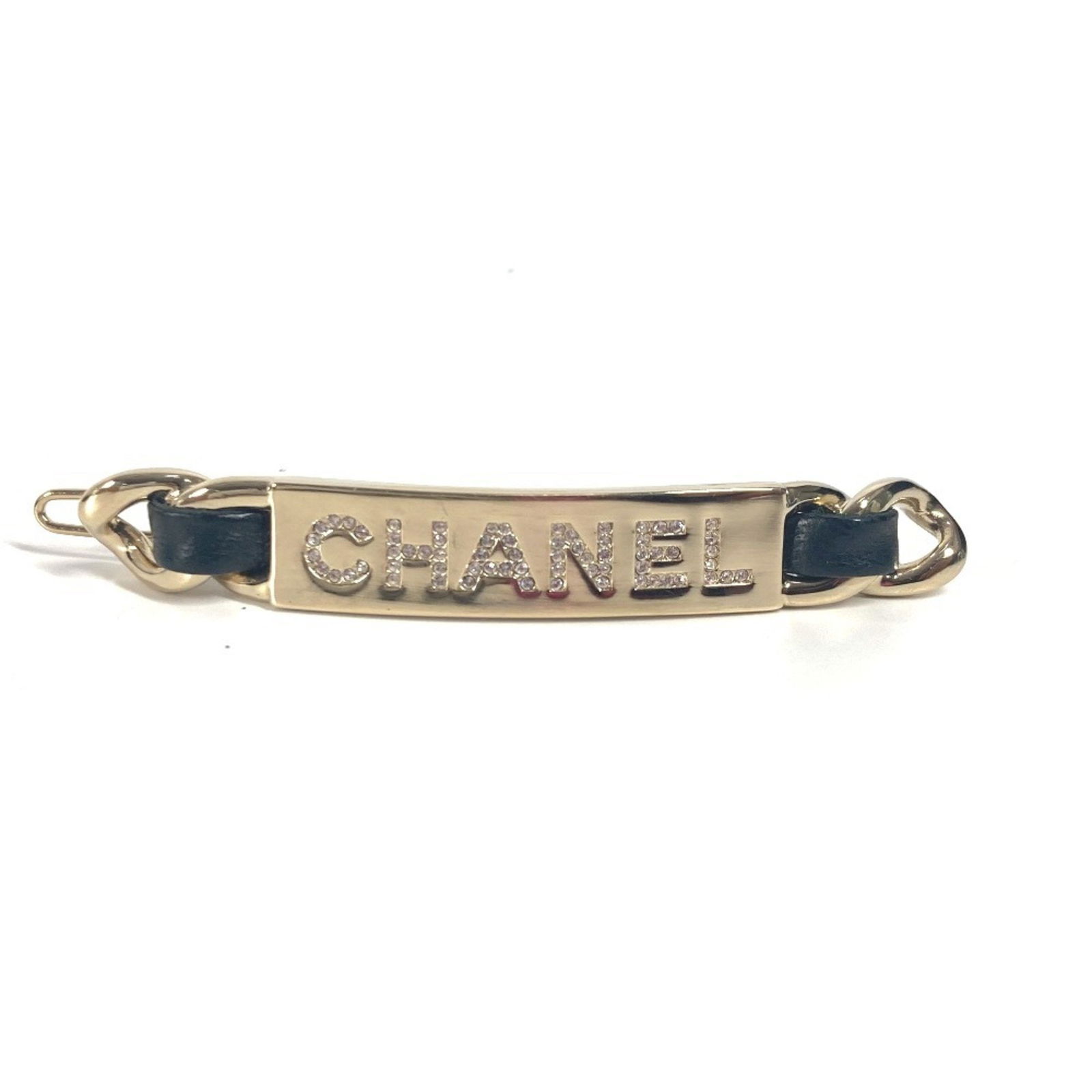 Chanel gold tone metal brooch 8cm made in Italy: Chanel gold tone metal brooch 8cm made in Italy This Chanel women's accessory features a gold-tone metal construction with a length of approximately 8 cm (3.14 inches). Made in Italy, the item is in g