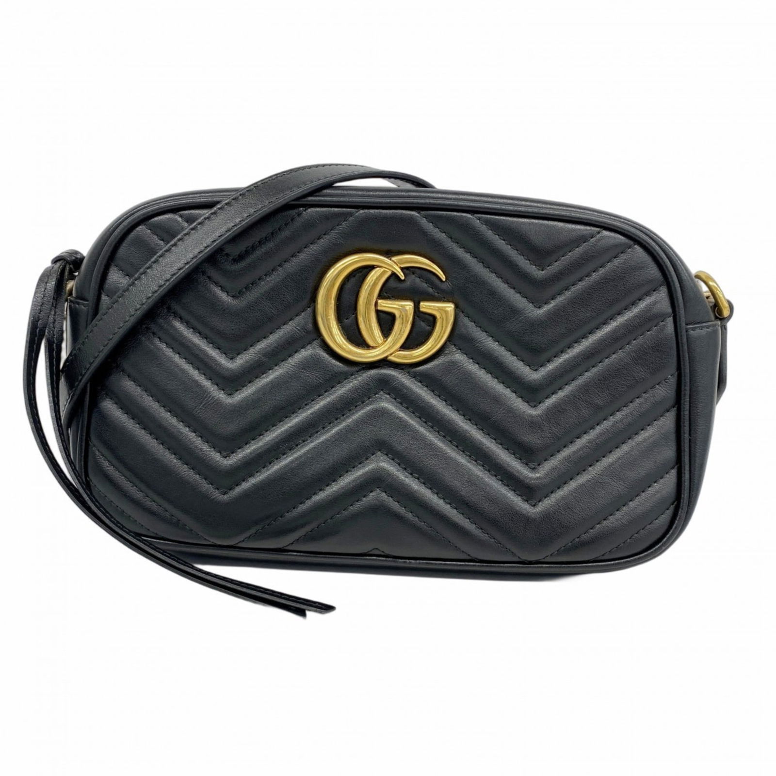 Black Leather Gucci Marmont Shoulder Bag 14cm x 24cm Italy: Black Leather Gucci Marmont Shoulder Bag 14cm x 24cm Italy This Gucci Marmont bag features a black leather exterior with a structured silhouette. Designed for women, it is crafted in Italy and showcas