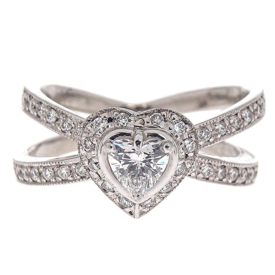 Platinum Pt900 Round Diamond Ring Size 50 Vintage Jewelry: Platinum Pt900 Round Diamond Ring Size 50 Vintage Jewelry This vintage ring features a round design crafted from Pt900 platinum in a silver tone, accented with a diamond as its main stone. The ring is