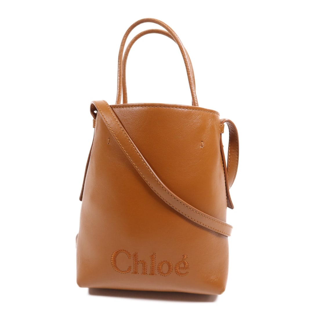 Chloe Brown Calfskin Leather Shoulder Bag GHW: Chloe Brown Calfskin Leather Shoulder Bag GHW This Chloe shoulder bag is crafted from high-quality calfskin leather in a rich brown color. Designed for both style and functionality, it features a comp