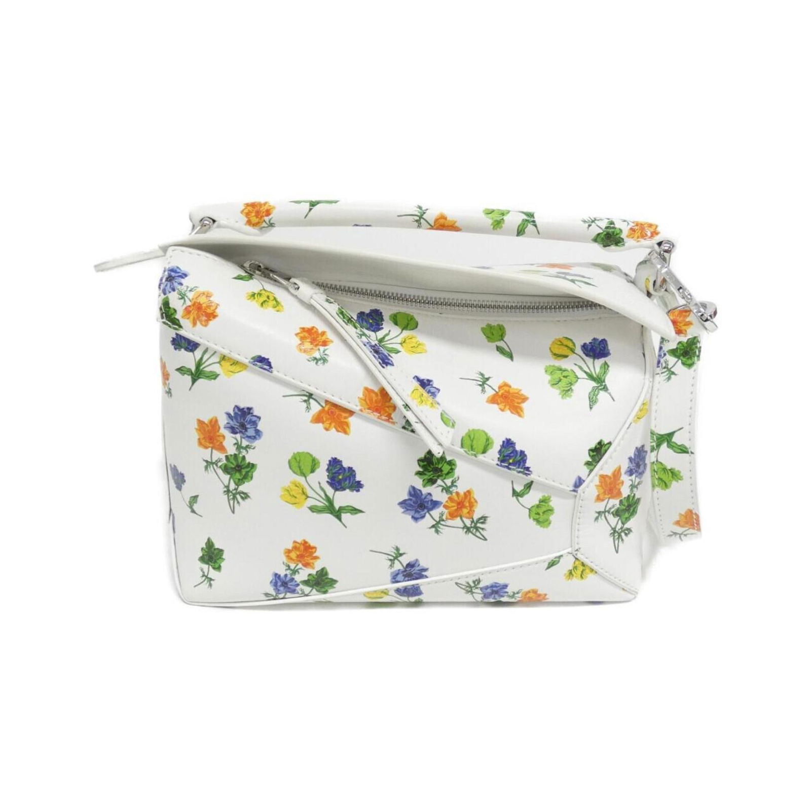 White Leather Loewe Puzzle Bag for Women 16cm x 23cm x 11cm (1 of 1)