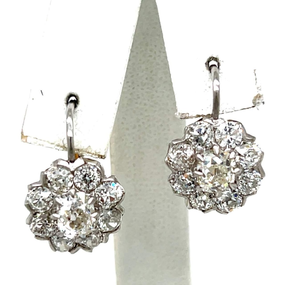 Platinum 18K Gold 3.40 Ct Diamond Earrings G-H VS1-SI1: Platinum 18K Gold 3.40 Ct Diamond Earrings G-H VS1-SI1 These exquisite earrings feature a stunning combination of Platinum and 18K Yellow Gold, showcasing a total diamond weight of 3.40 carats. The de
