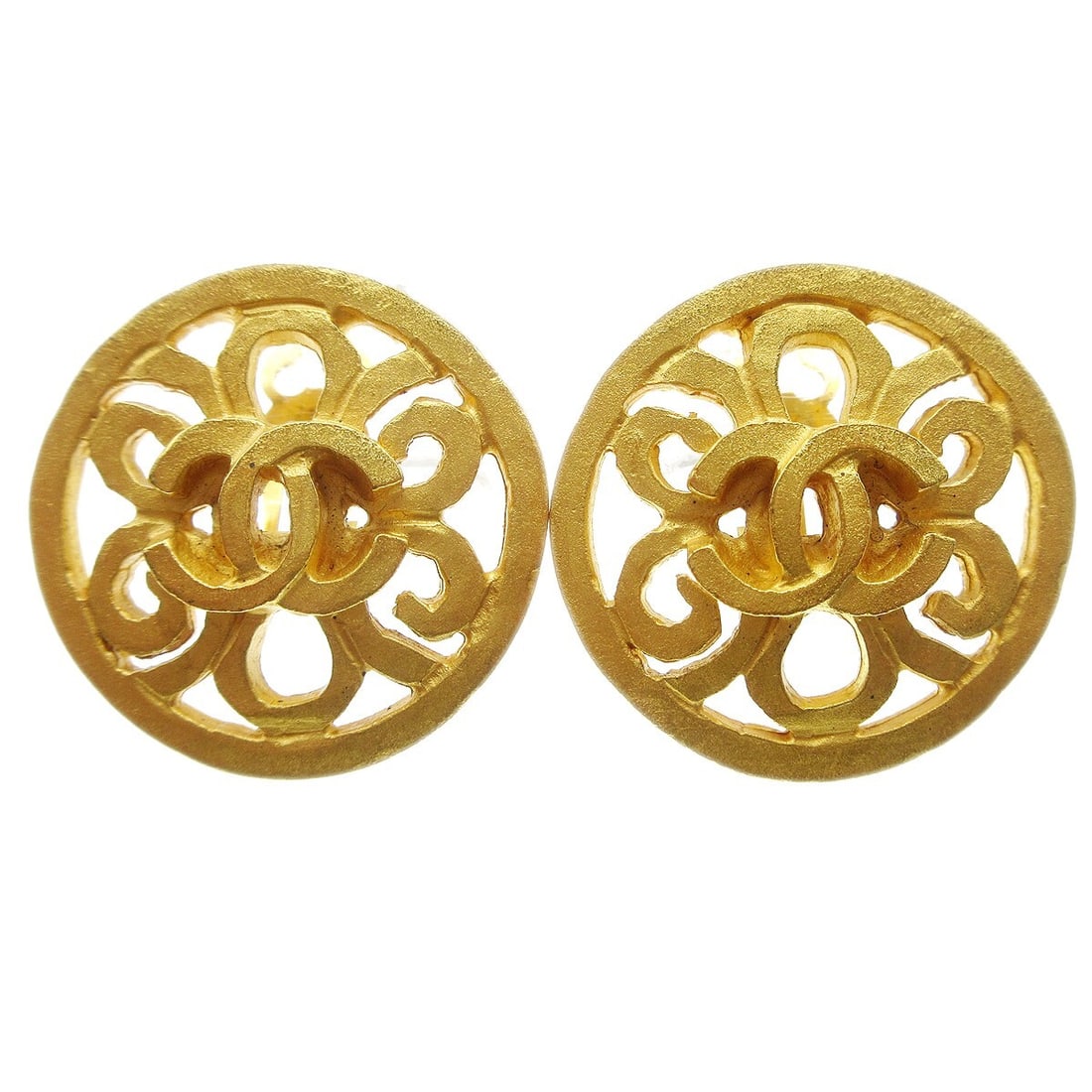 Chanel 95P Gold-Plated Clip-On Button Earrings: Chanel 95P Gold-Plated Clip-On Button Earrings These exquisite Chanel button earrings showcase a classic round shape with a stylish gold-plated finish. Designed as clip-on earrings, they offer a secur