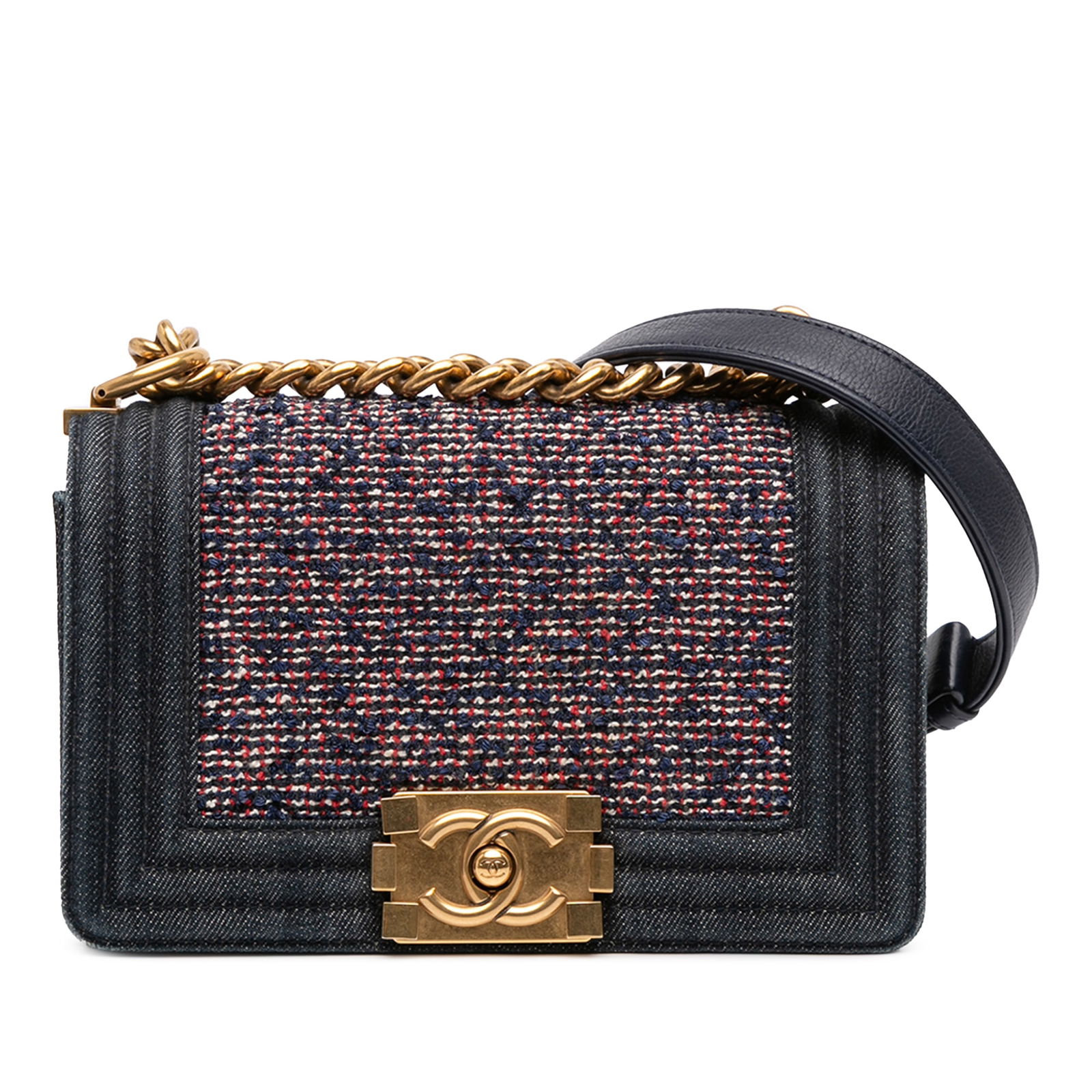 Chanel Small Quilted Denim Tweed Boy Flap Bag Blue: Chanel Small Quilted Denim Tweed Boy Flap Bag Blue This Chanel Small Quilted Denim and Tweed Boy Flap bag showcases a chic blend of denim and tweed, offering a stylish and versatile accessory. The des