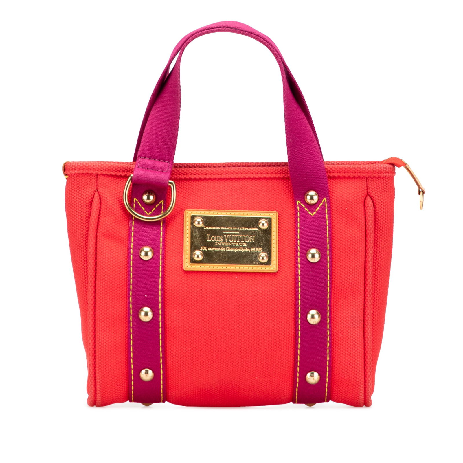 Louis Vuitton Antigua Cabas PM Red Fabric Bag: Louis Vuitton Antigua Cabas PM Red Fabric Bag The Louis Vuitton Antigua Cabas PM is a stylish and functional bag designed for everyday use. Crafted from durable fabric, this bag features a canvas body