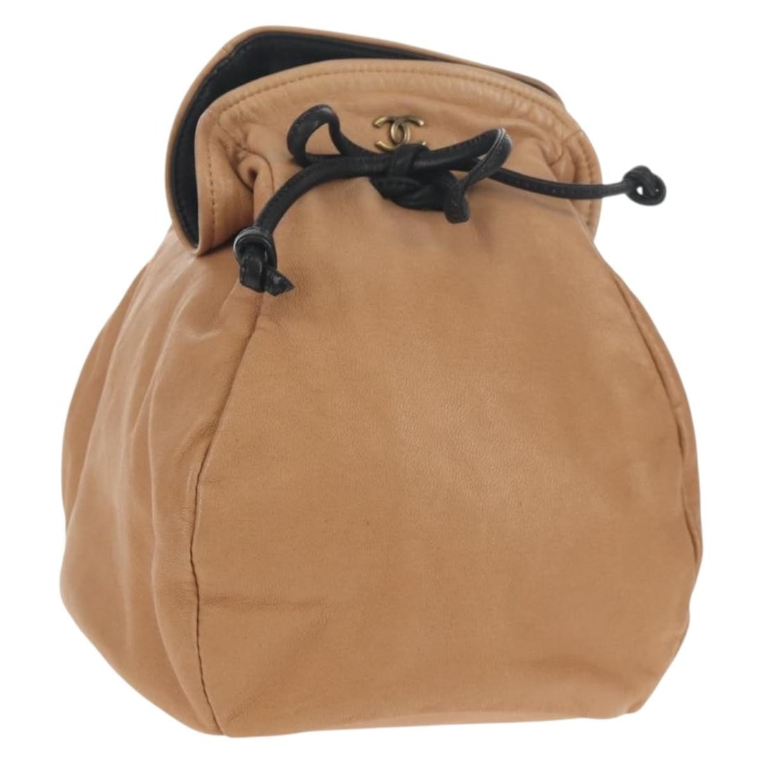 CHANEL Beige Lambskin Handbag with Authenticity Card 152370A: CHANEL Beige Lambskin Handbag with Authenticity Card 152370A This exquisite CHANEL handbag is crafted from luxurious lambskin in an elegant beige color. The bag features a spacious interior with appro