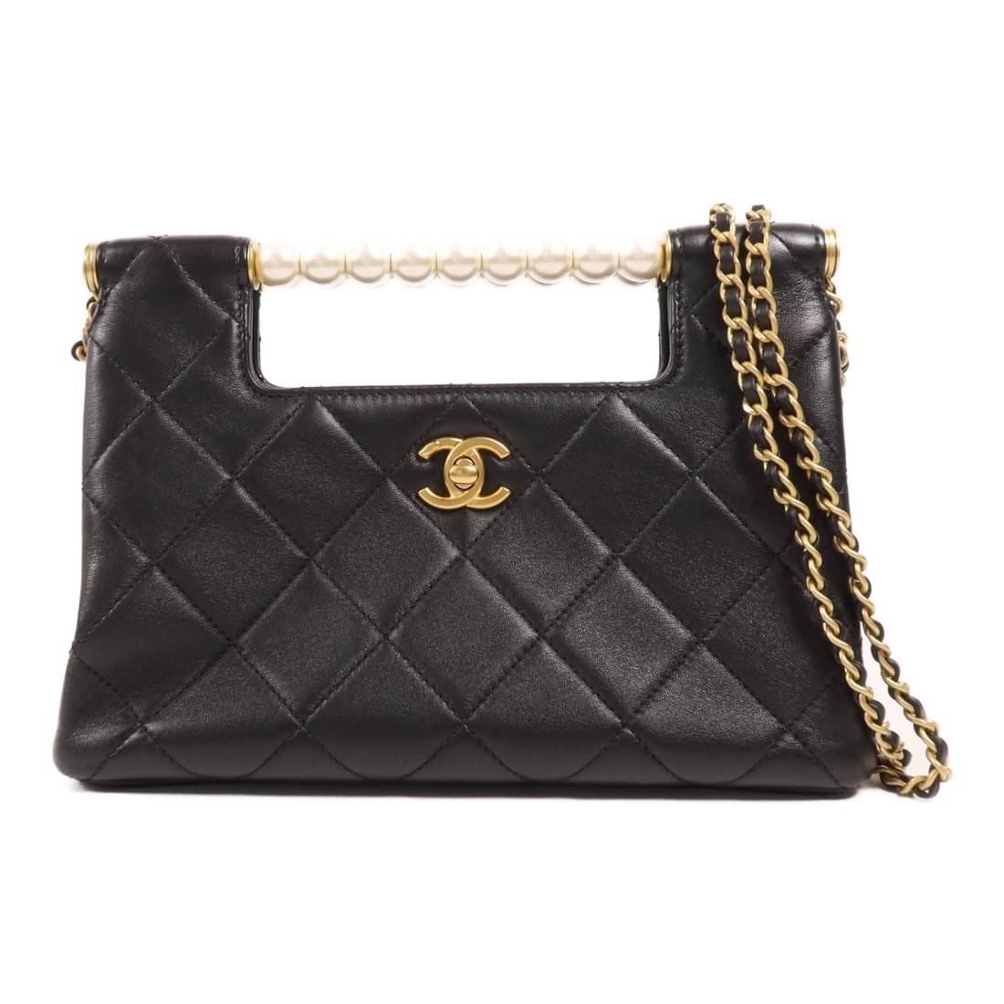 CHANEL CC GHW 25 Black Lambskin Pearl Handle Shopping Bag: CHANEL CC GHW 25 Black Lambskin Pearl Handle Shopping Bag Elevate your accessory collection with this exquisite CHANEL CC shopping bag. Crafted from luxurious lambskin leather, this sophisticated 2-wa