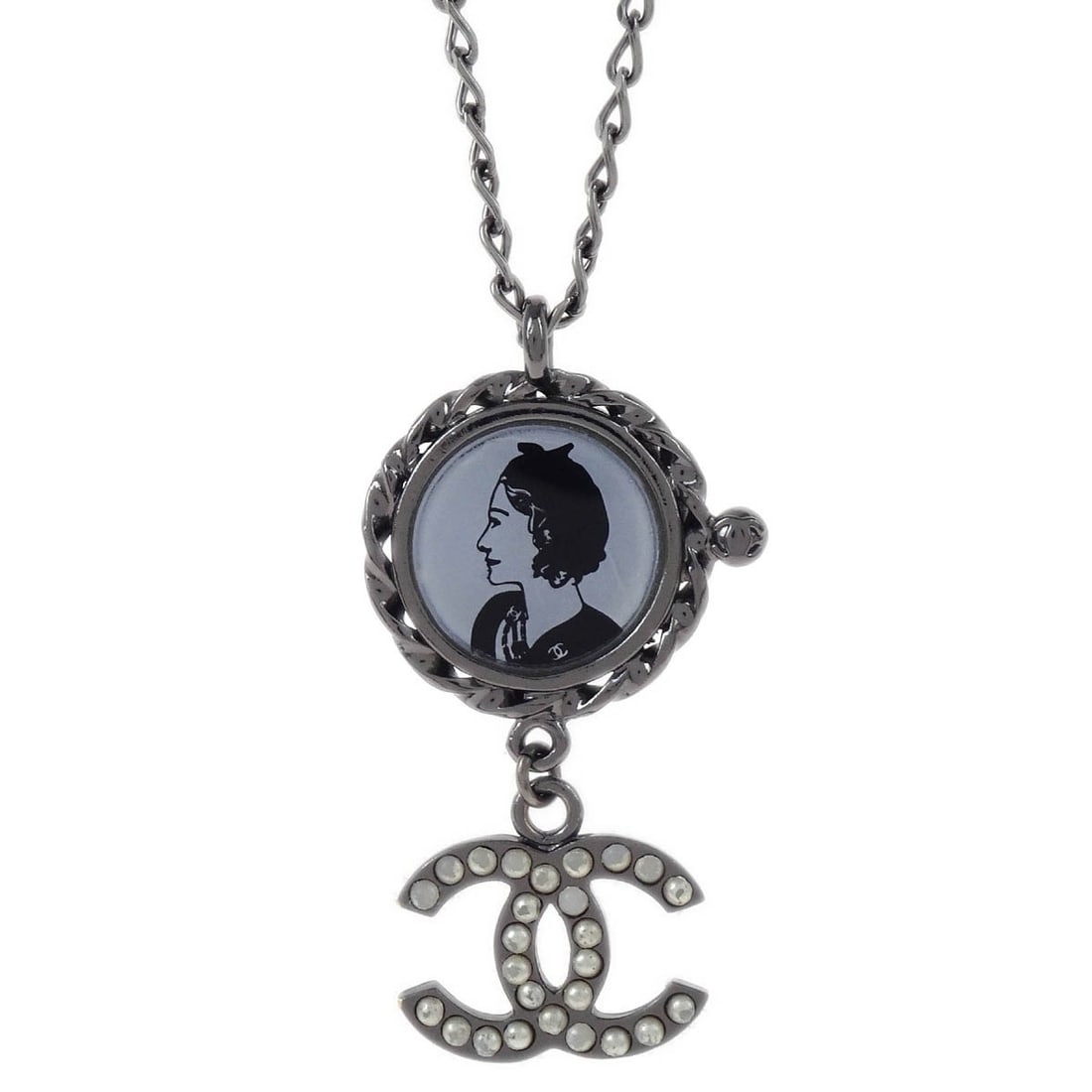 Chanel Mademoiselle CC Logo Pendant Necklace Silver with Artificial Pearls: Chanel Mademoiselle CC Logo Pendant Necklace Silver with Artificial Pearls This exquisite Chanel Mademoiselle CC Chain Pendant Necklace features a stunning logo-shaped pendant crafted in a sophisticat