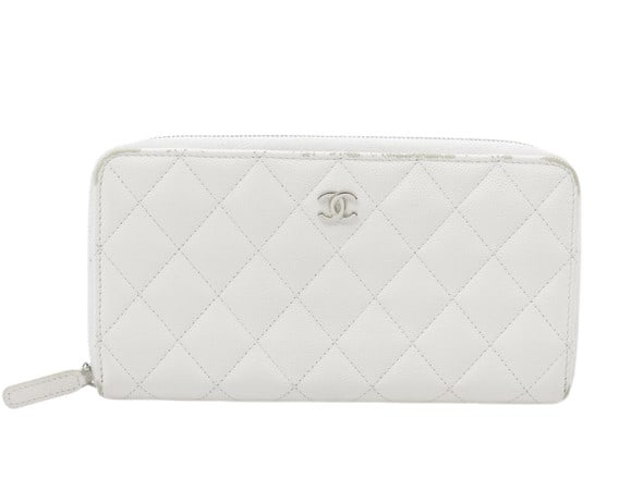 White leather zip around wallet Chanel Long Portefeuille Zippe: White leather zip around wallet Chanel Long Portefeuille Zippe This Chanel Long portefeuille zippe wallet features a white leather exterior and is designed for women. The wallet shows medium dirt rubb
