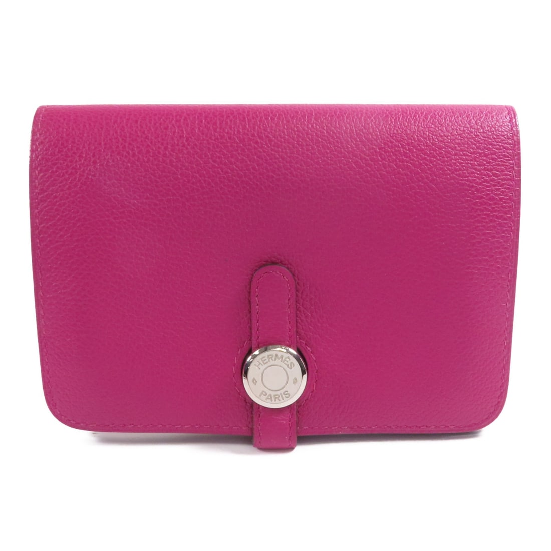 HERMES Dogon Compact Wallet Togo Leather Rose Purple PHW: HERMES Dogon Compact Wallet Togo Leather Rose Purple PHW This HERMES Dogon Compact Wallet is a stylish bi-fold wallet crafted from premium Togo calfskin leather in a striking Rose Purple color. It fea