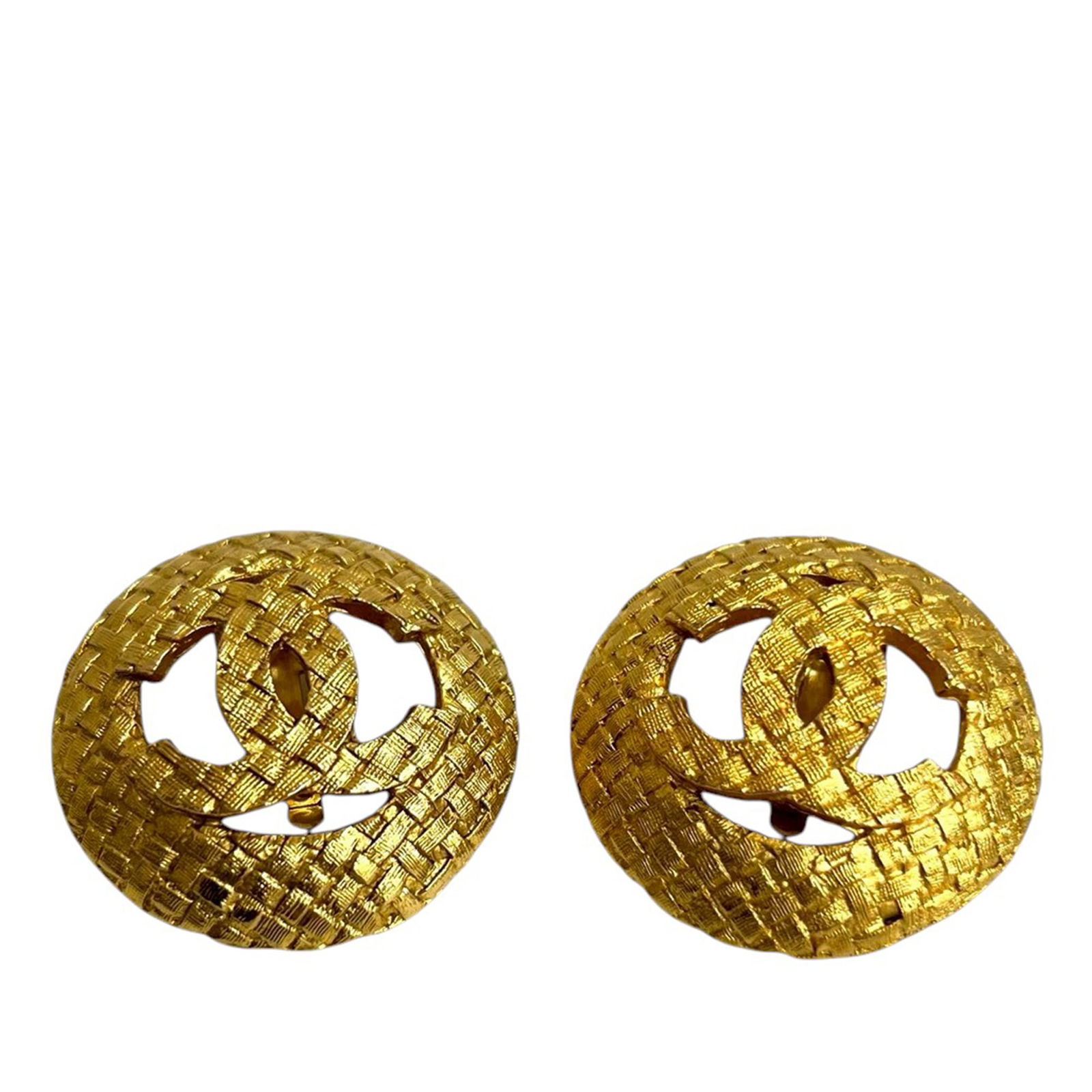 Chanel CC Clip On Earrings Gold Plated Tweed Style Metal France: Chanel CC Clip On Earrings Gold Plated Tweed Style Metal France These Chanel earrings feature a gold plated metal construction with a tweed effect design and clip-on closures. Made in France, they are