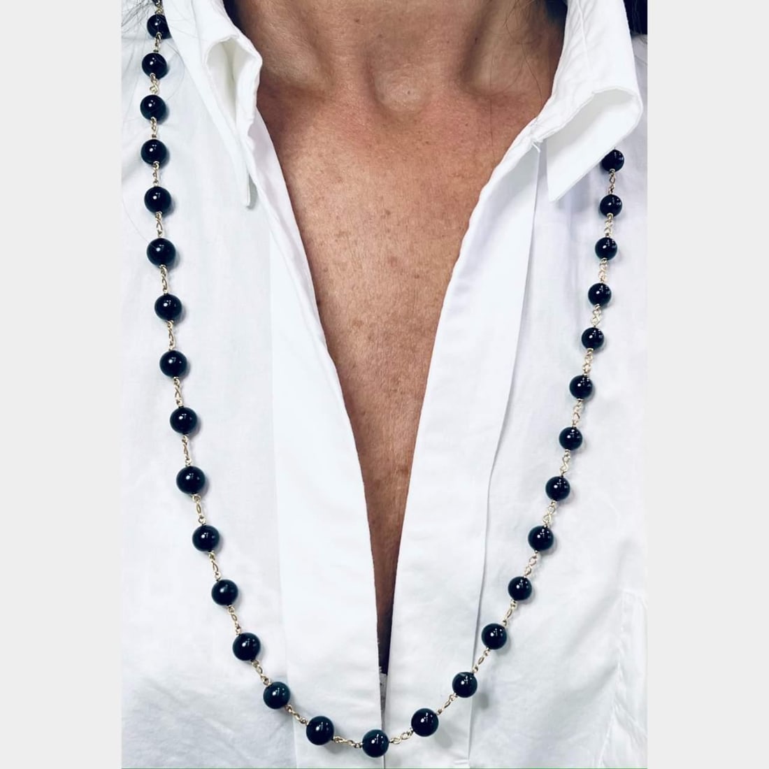 Vintage 1960's 18K Yellow Gold Black Onyx Necklace 31 Inches: Vintage 1960's 18K Yellow Gold Black Onyx Necklace 31 Inches This stunning 1960's necklace features a luxurious 18K yellow gold design complemented by striking black onyx. The necklace has a generous