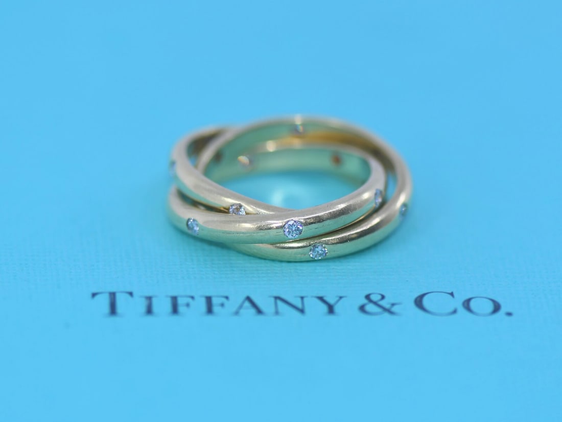 Tiffany & Co Rolling Diamond Ring 18K Yellow Gold Size 7 Authentic with Box: Tiffany & Co Rolling Diamond Ring 18K Yellow Gold Size 7 Authentic with Box Elevate your jewelry collection with this exquisite Tiffany & Co. Rolling Diamond Ring, crafted in luxurious 18K yellow gold