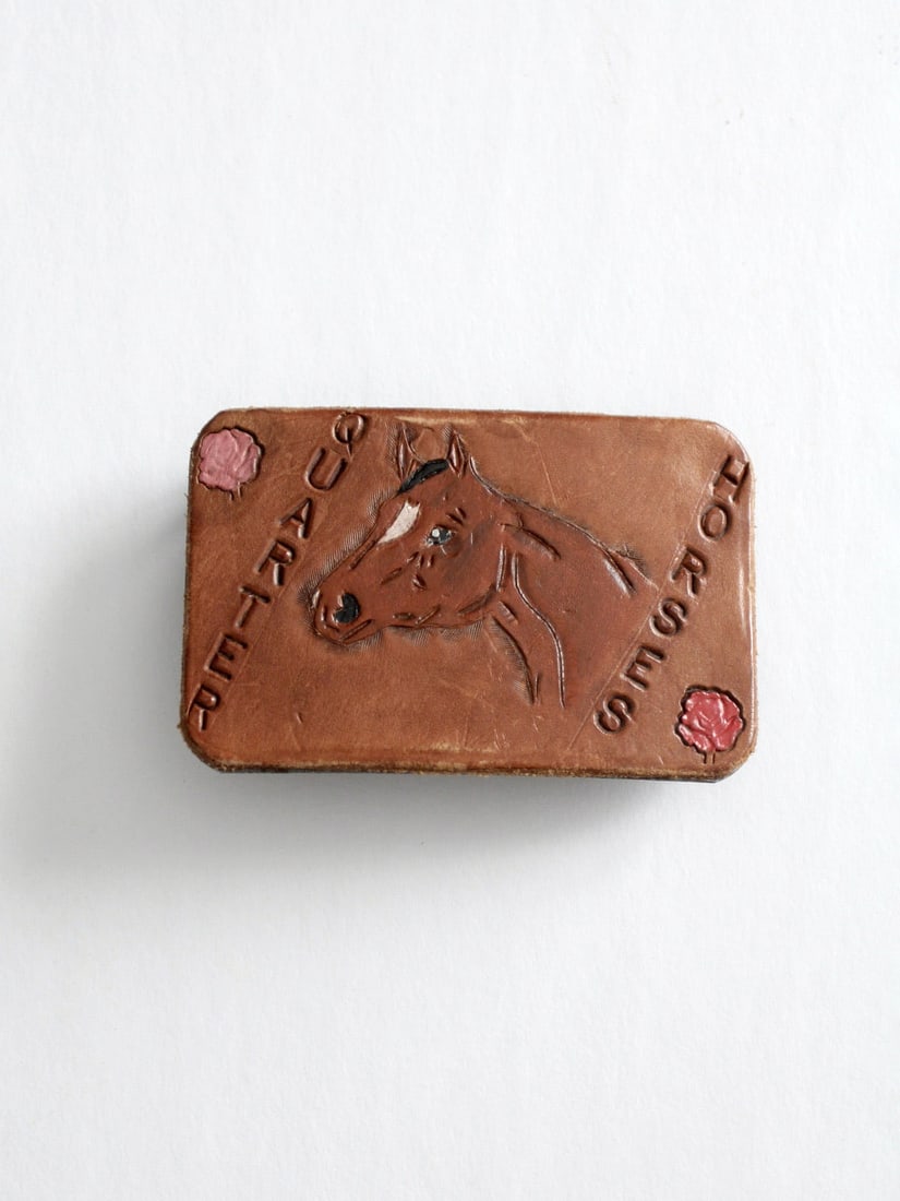 Vintage Leather Buckle with Quarter Horses Design: Vintage Leather Buckle with Quarter Horses Design This vintage leather horse buckle features a beautifully tooled design showcasing "Quarter Horses," making it an ideal accessory for enthusiasts of we