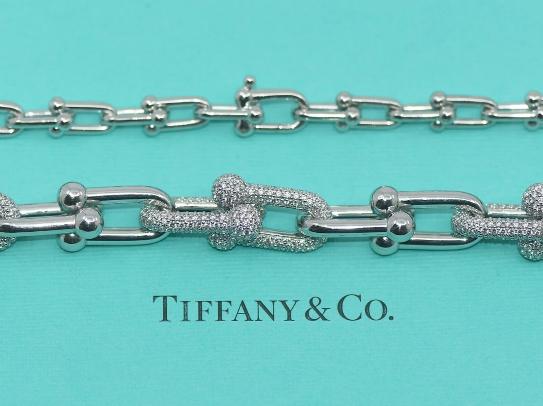 Tiffany & Co HardWear Diamond Necklace 18K White Gold 9.07 CTW: Tiffany & Co HardWear Diamond Necklace 18K White Gold 9.07 CTW This exquisite Tiffany & Co. HardWear necklace is a stunning piece crafted from 18K white gold and adorned with brilliant diamonds. The e