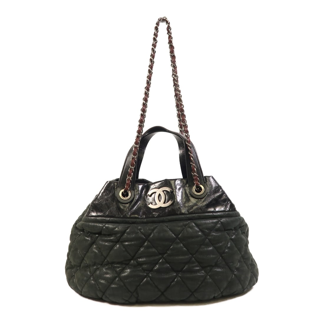 CHANEL 2way Shoulder Bag Black Calfskin Leather with Silver Hardware: CHANEL 2way Shoulder Bag Black Calfskin Leather with Silver Hardware This exquisite CHANEL chain shoulder bag is crafted from luxurious calfskin leather in a sleek black finish. The bag features a ver