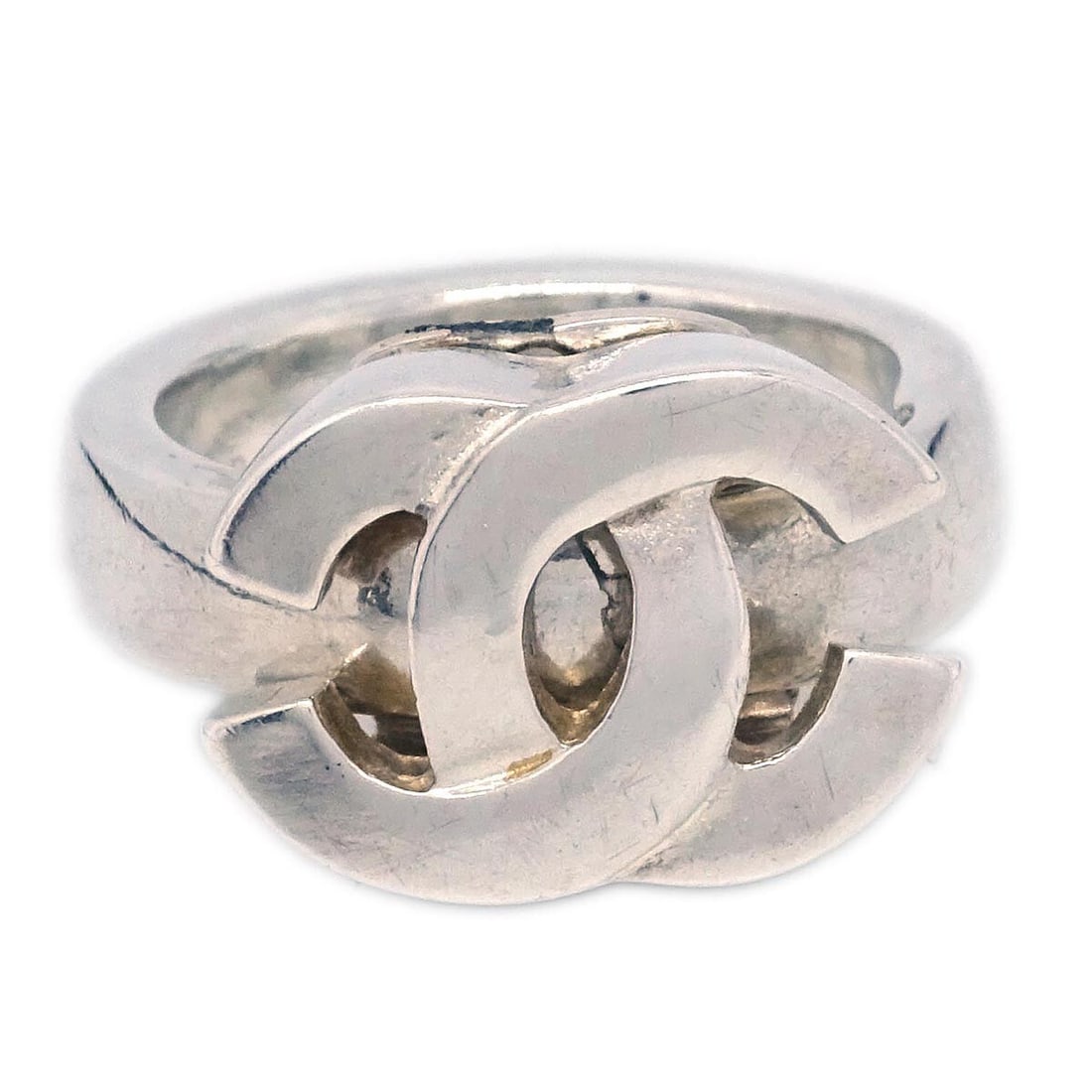 Vintage Chanel Silver Plated Ring Size 11 Classic Design: Vintage Chanel Silver Plated Ring Size 11 Classic Design This vintage Chanel ring showcases a classic design in a beautiful silver plated finish. Crafted with attention to detail, this ring is both st