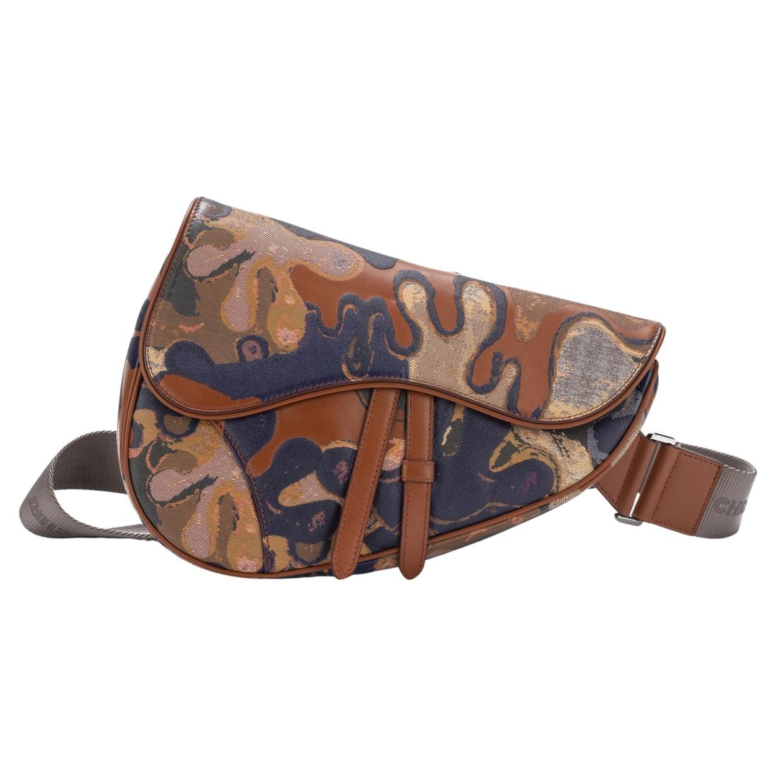 Christian Dior Saddle X Peter Doig Grain Crossbody Bag: Christian Dior Saddle X Peter Doig Grain Crossbody Bag This Dior Saddle X Peter Doig Grain Crossbody bag is a stunning piece that combines artistry with functionality. Designed by the renowned Christi