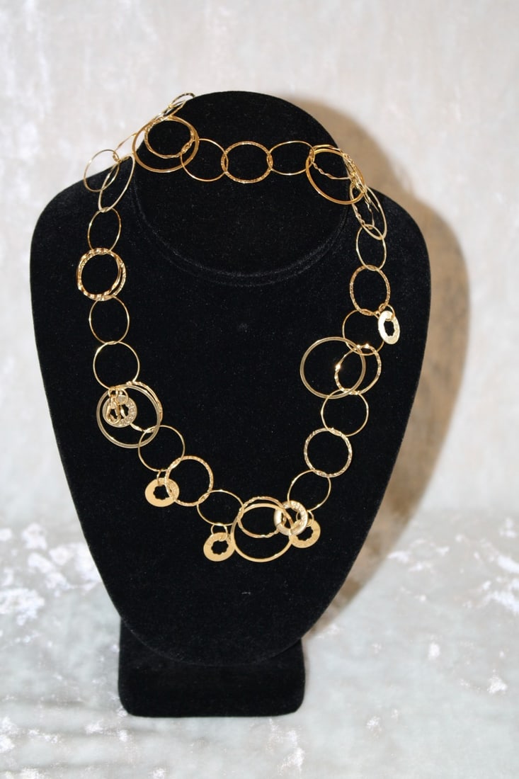 Rosato 18K Gold Italian Modern Necklace 28 Inch Chain: Rosato 18K Gold Italian Modern Necklace 28 Inch Chain Discover a stunning modern necklace crafted from 18K yellow gold by Rosato. This exquisite piece showcases remarkable detail and exceptional workm