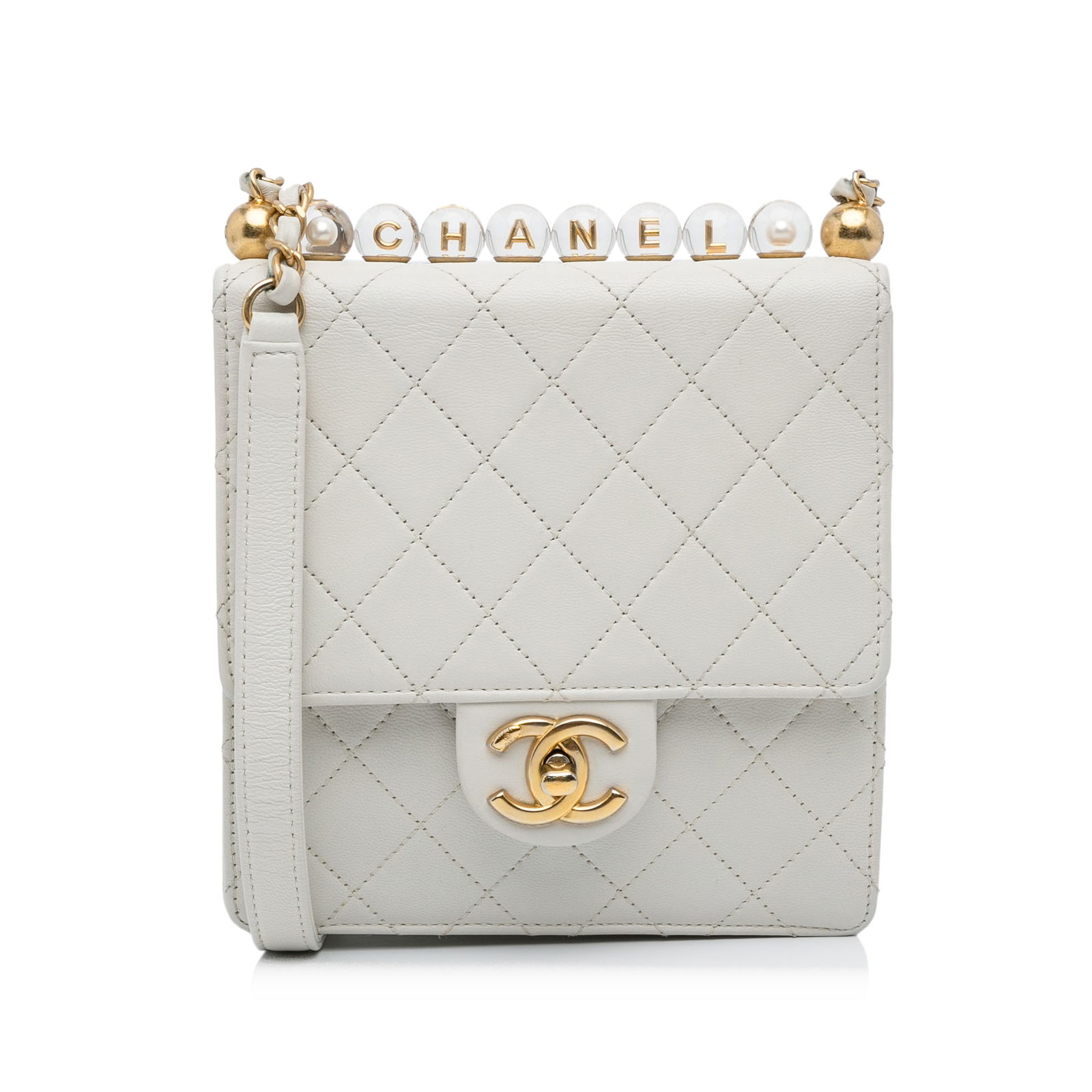 Chanel Mini Chic Pearls Leather Crossbody Bag White Italy: Chanel Mini Chic Pearls Leather Crossbody Bag White Italy Elevate your style with this Chanel Mini Chic Pearls Crossbody bag, a perfect blend of elegance and practicality. Crafted from high-quality qu