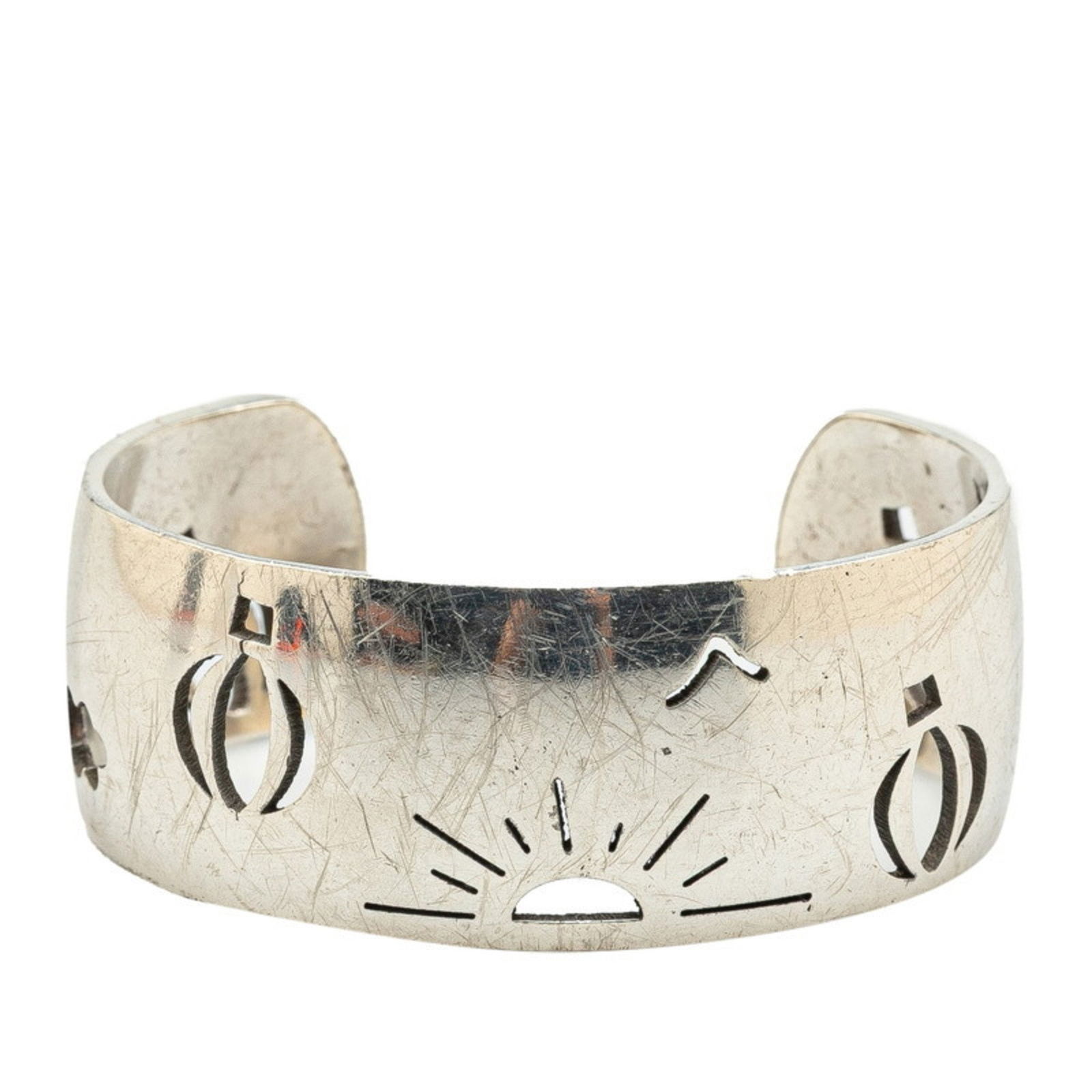 Silver Bracelet for Women by Hermes France 17 cm: Silver Bracelet for Women by Hermes France 17 cm This Hermes silver bracelet is designed for women and crafted from silver with a length of 17 cm. Made in France, it features a silver tone and shows s