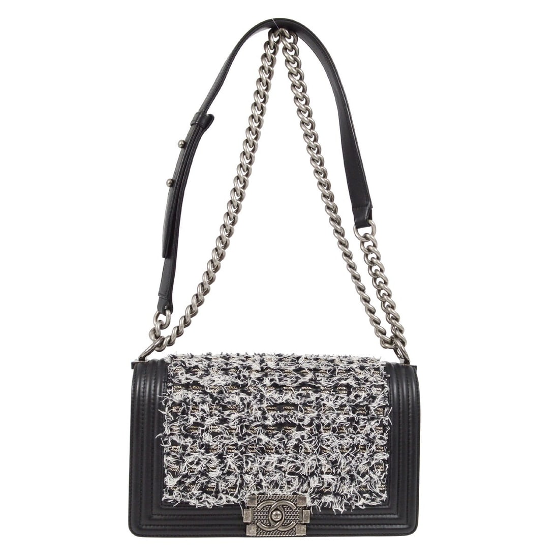 Chanel Boy Black Lambskin Chevron Medium Shoulder Bag with Chain Strap: Chanel Boy Black Lambskin Chevron Medium Shoulder Bag with Chain Strap This Boy Chanel Medium Double Chain Shoulder Bag is a stunning accessory crafted from luxurious black lambskin. Designed for eleg