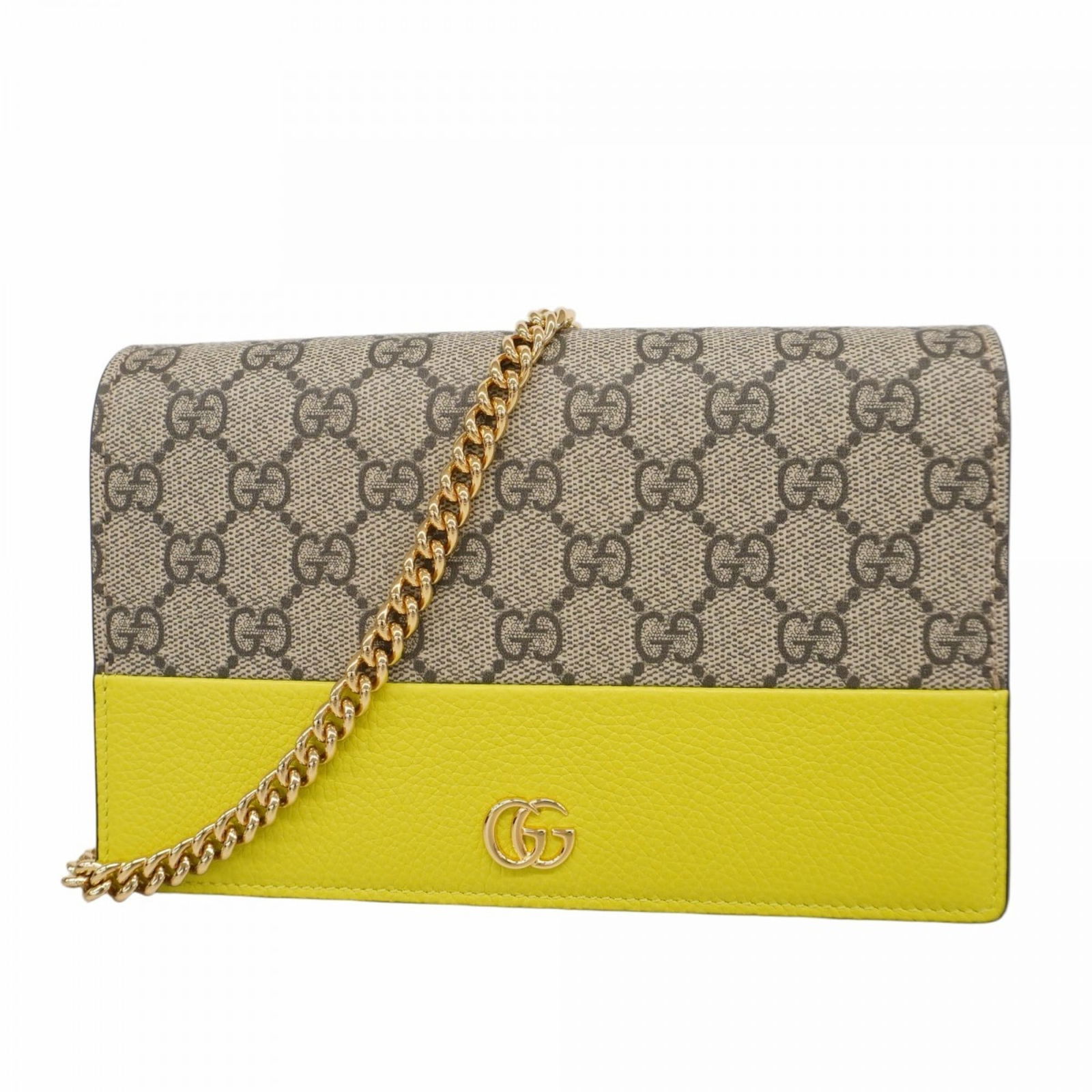 Brown PVC Gucci Marmont Small Shoulder Bag 13cm x 20cm: Brown PVC Gucci Marmont Small Shoulder Bag 13cm x 20cm This Gucci Marmont bag features a brown PVC exterior with subtle signs of use, such as minor scratches and light scuffing on the corners. The int