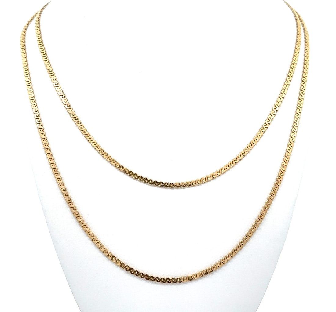 Vintage Solid 13-14k Yellow Gold 28.75" S Link Necklace: Vintage Solid 13-14k Yellow Gold 28.75" S Link Necklace This exquisite vintage necklace features a 28.75-inch long S link chain crafted from solid 13-14k yellow gold. The chain is approximately 1.8mm