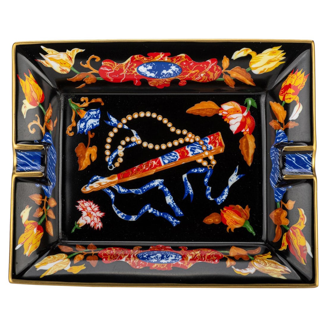 1980s Vintage Hermes Rare Black Porcelain Fan Ashtray France: 1980s Vintage Hermes Rare Black Porcelain Fan Ashtray France This exquisite vintage ashtray from Hermes, dating back to the 1980s, showcases a rare black porcelain finish adorned with a delicate fan a