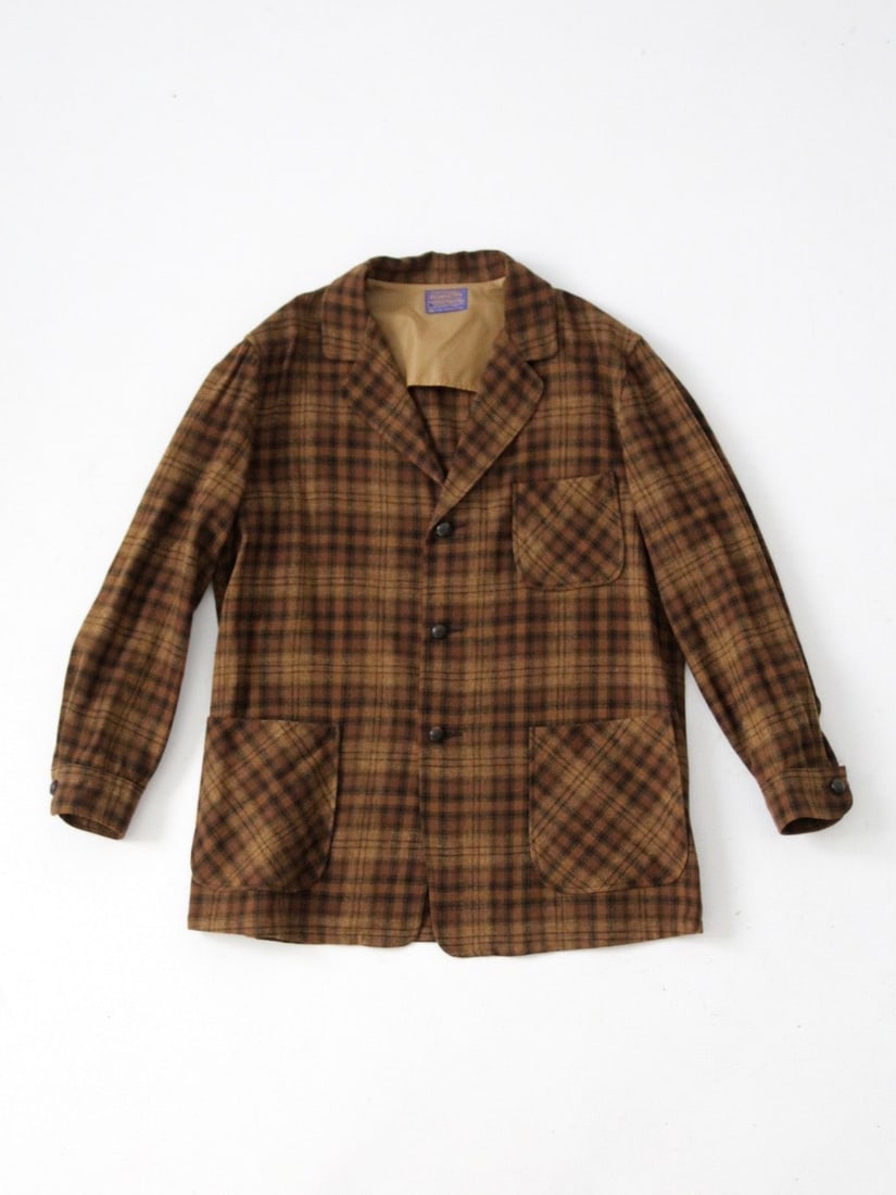 Classic Pendleton Men's Plaid Blazer with Leather Buttons: Classic Pendleton Men's Plaid Blazer with Leather Buttons Elevate your wardrobe with this Vintage Men's Pendleton Plaid Blazer, a classic sport coat that combines style and comfort. This brown plaid b