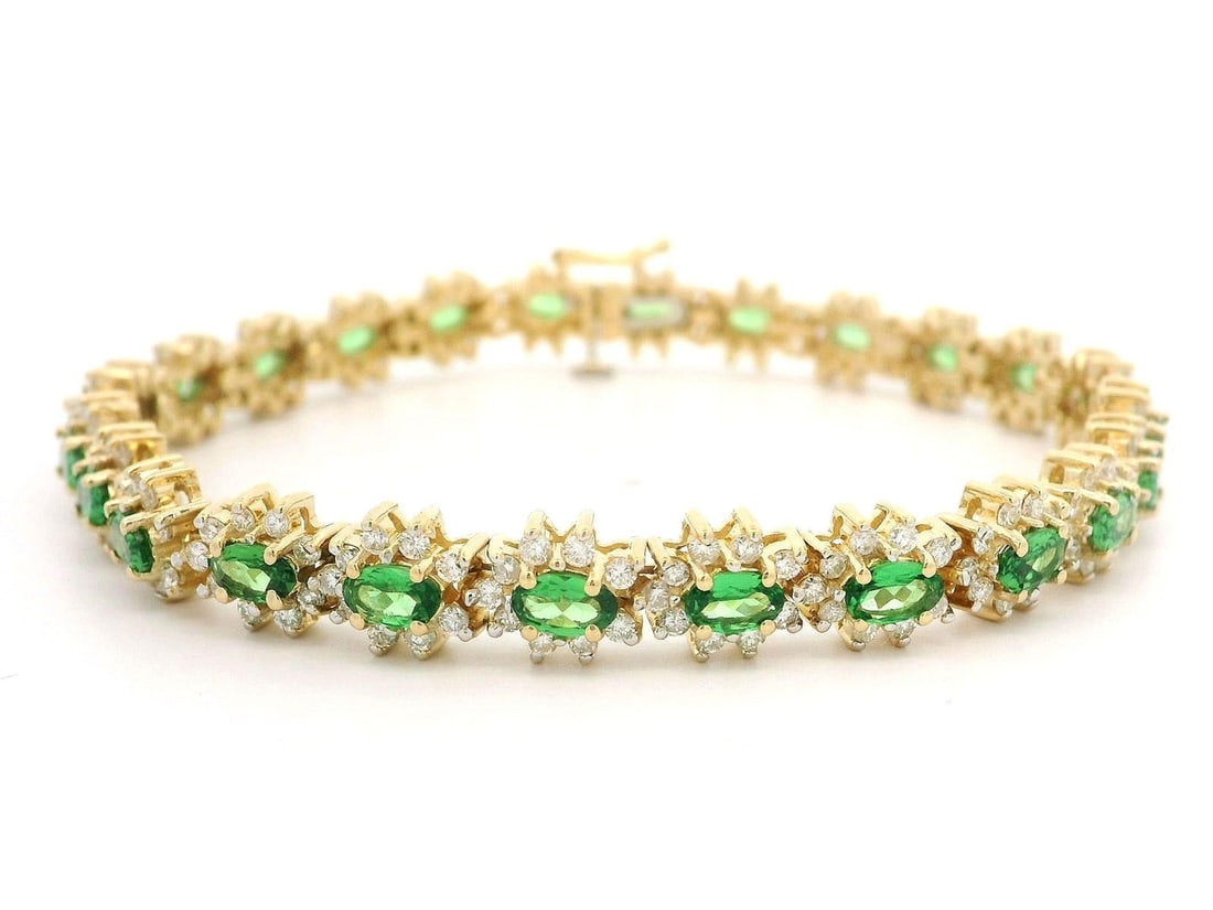 18K Yellow Gold Tsavorite and Diamond Tennis Bracelet 9.25ctw: 18K Yellow Gold Tsavorite and Diamond Tennis Bracelet 9.25ctw This stunning tennis bracelet features a luxurious combination of vibrant green tsavorite and sparkling diamonds, expertly crafted in soli